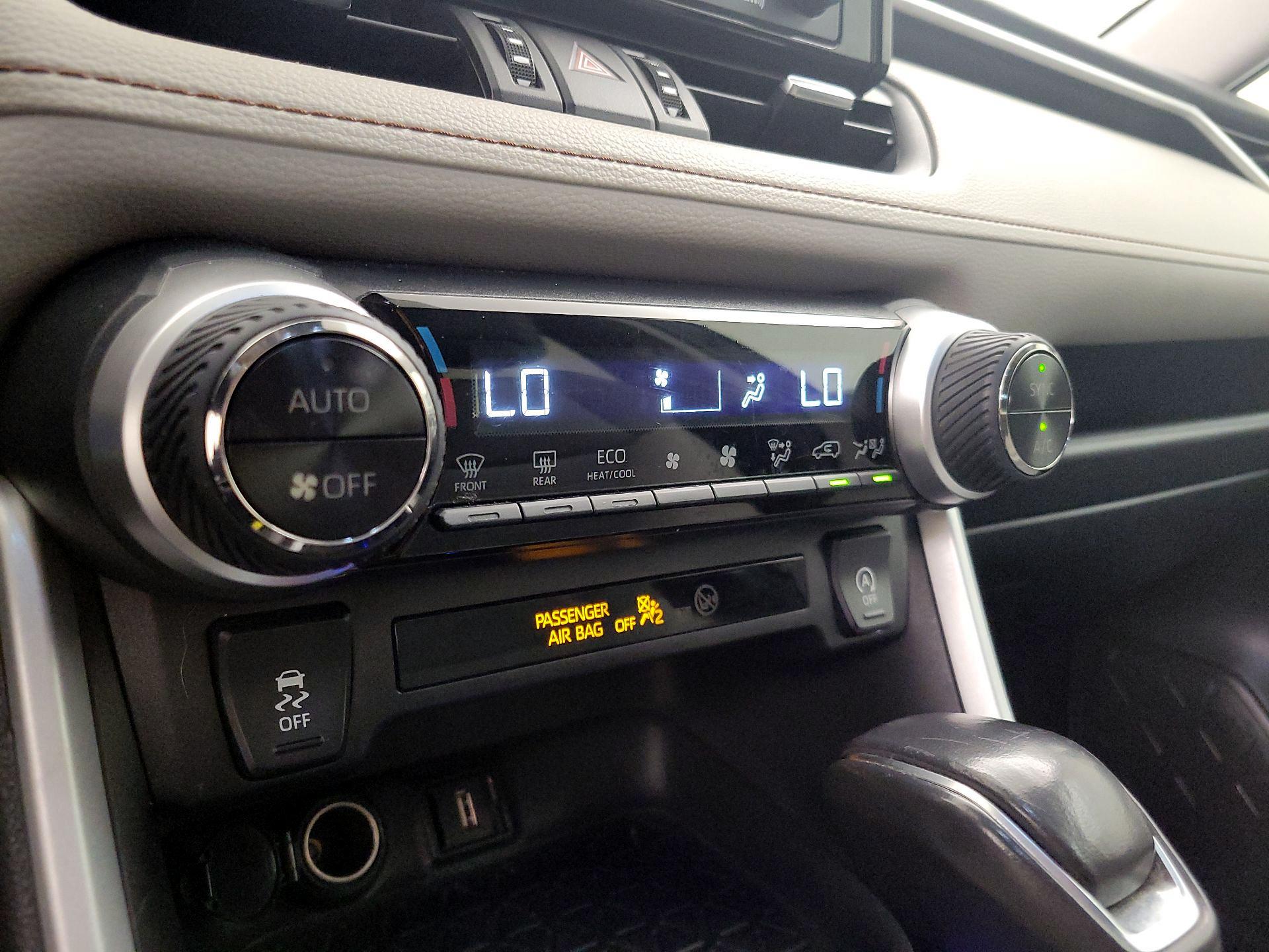 Thumbnail: 2020 Toyota RAV4 - 16