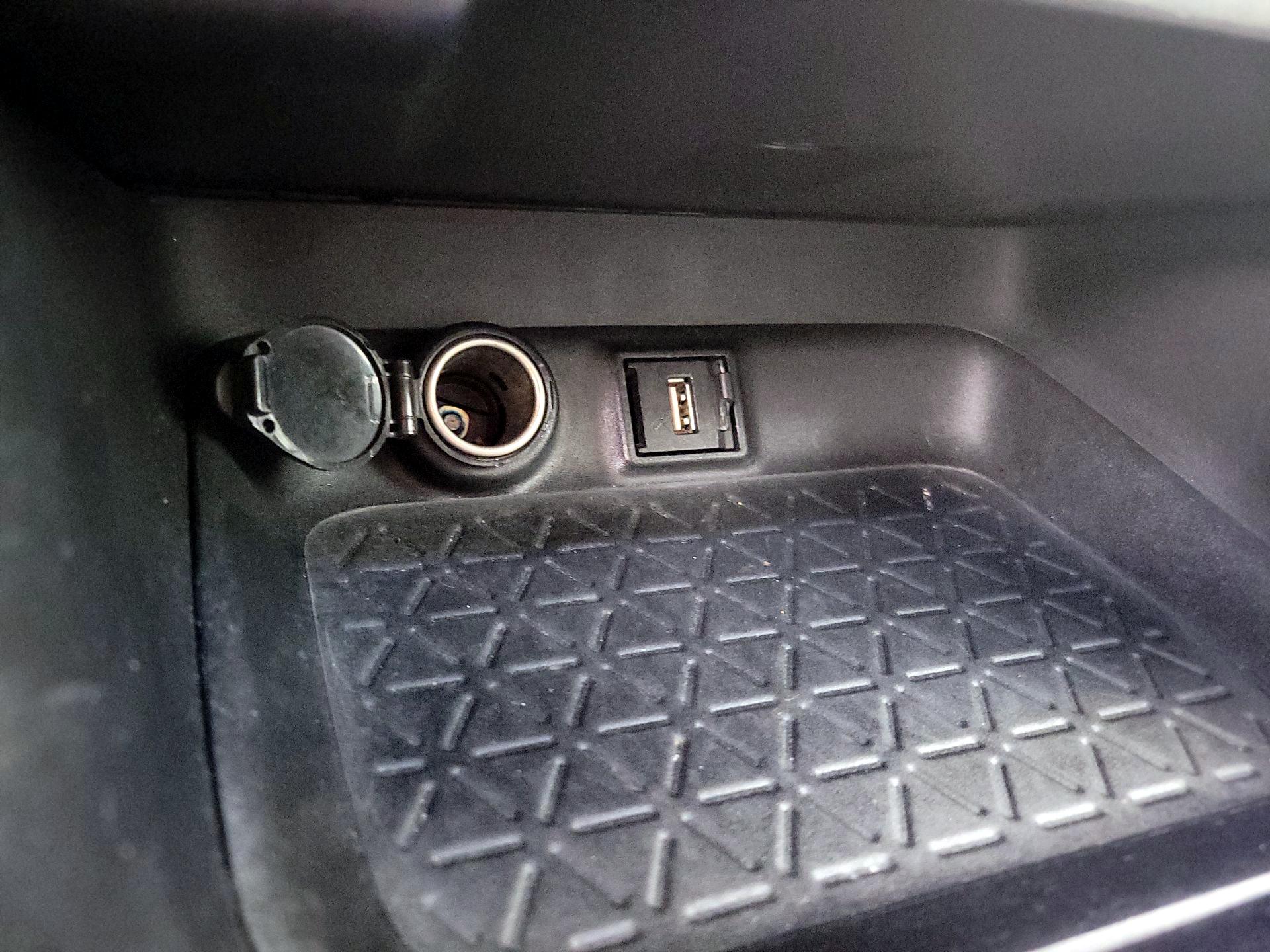 Thumbnail: 2020 Toyota RAV4 - 18