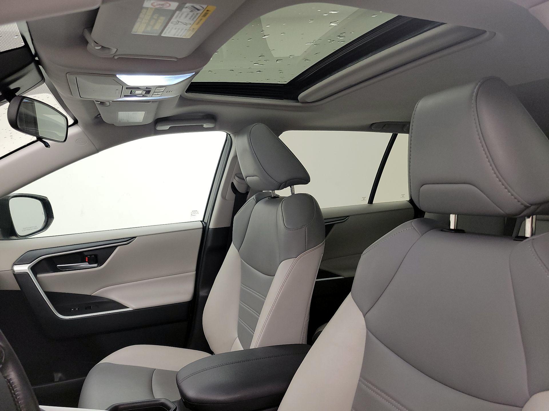 Thumbnail: 2020 Toyota RAV4 - 19