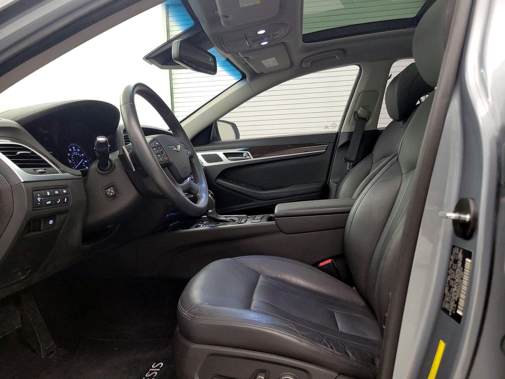 Thumbnail: 2017 Genesis G80 - 11