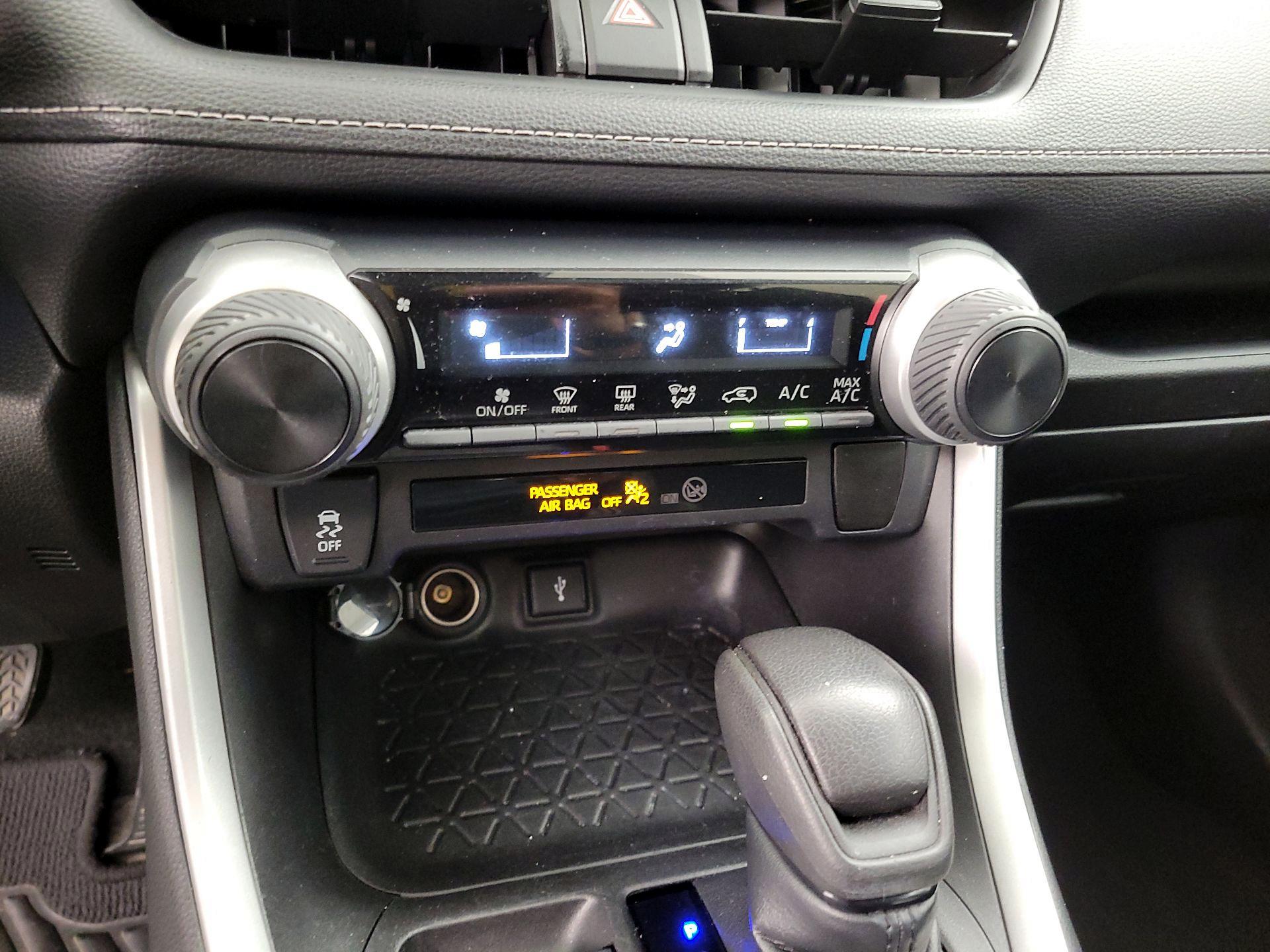 Thumbnail: 2021 Toyota RAV4 - 16