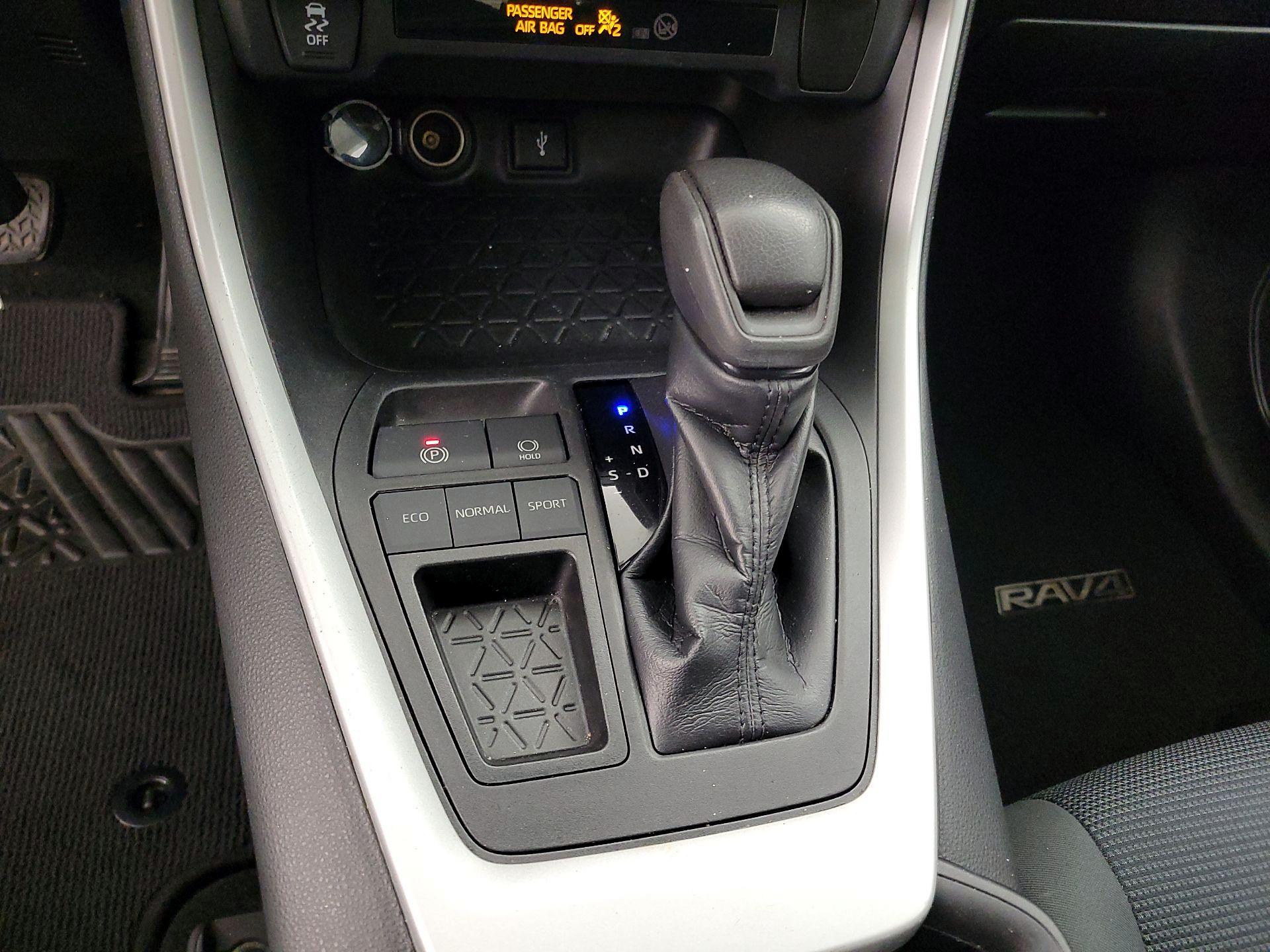 Thumbnail: 2021 Toyota RAV4 - 17