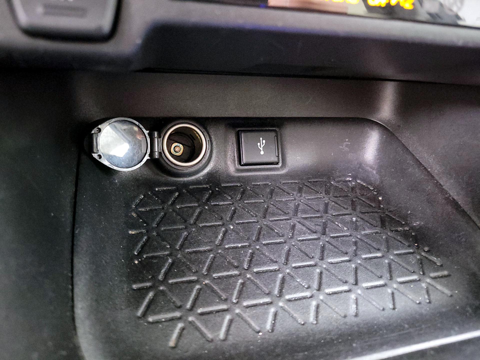 Thumbnail: 2021 Toyota RAV4 - 18