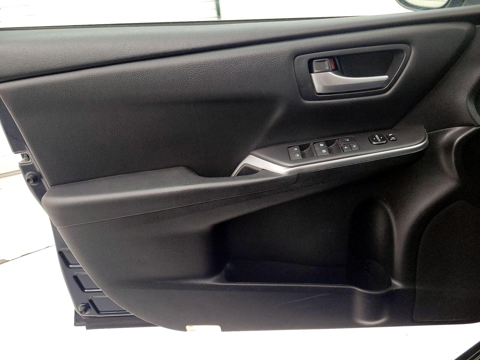 Thumbnail: 2017 Toyota Camry - 12