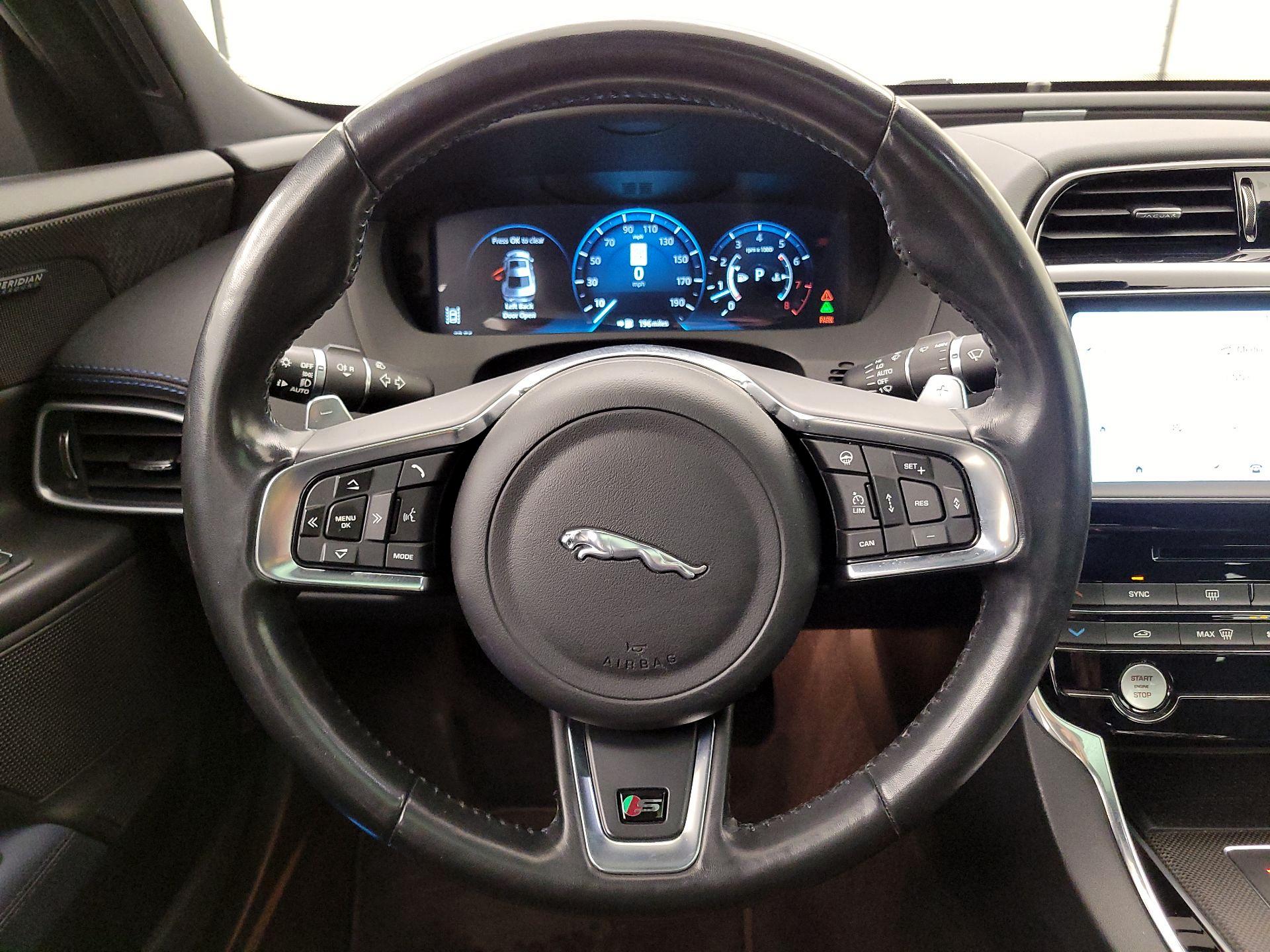 Thumbnail: 2019 Jaguar XE - 10