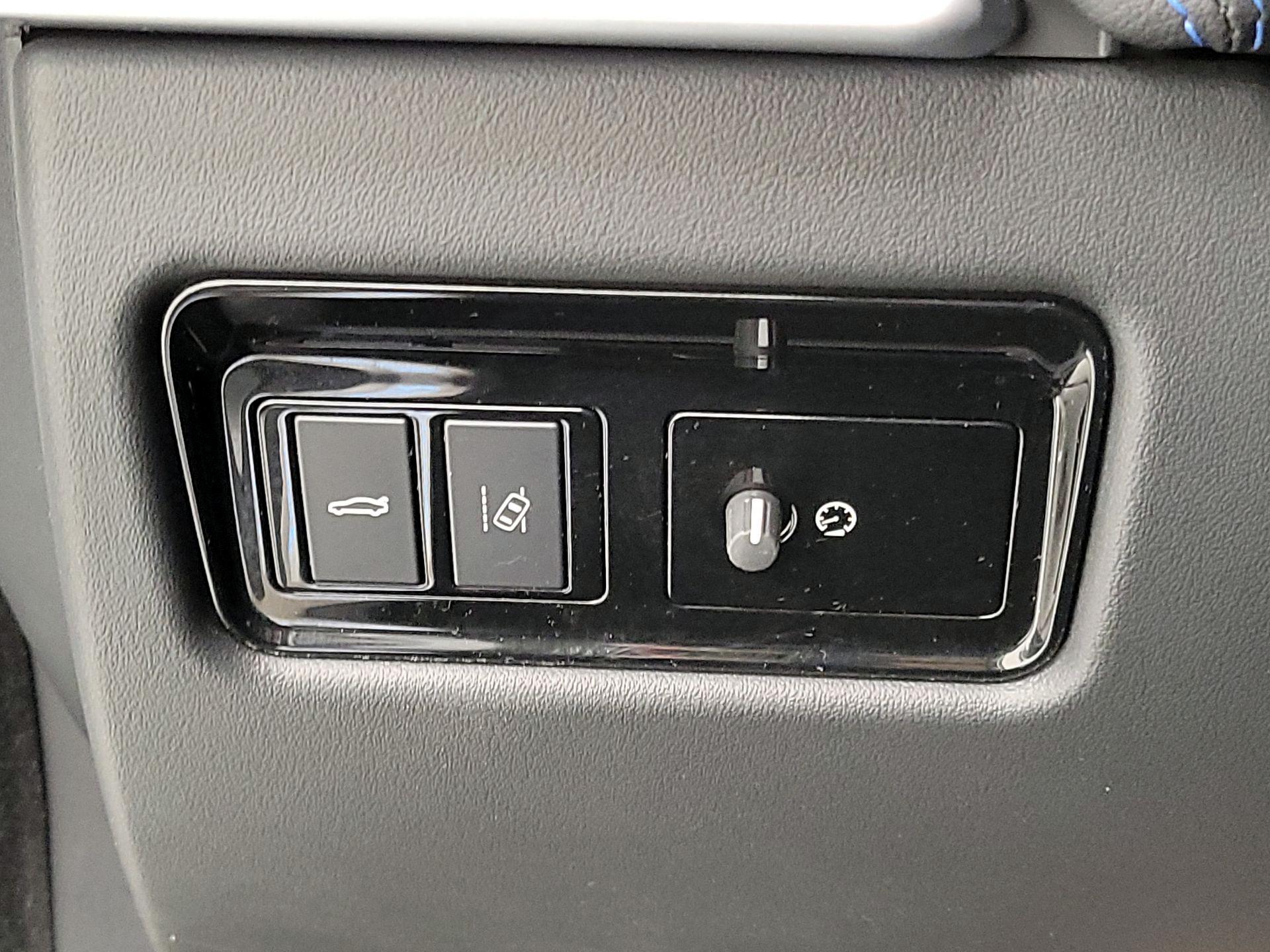 Thumbnail: 2019 Jaguar XE - 13