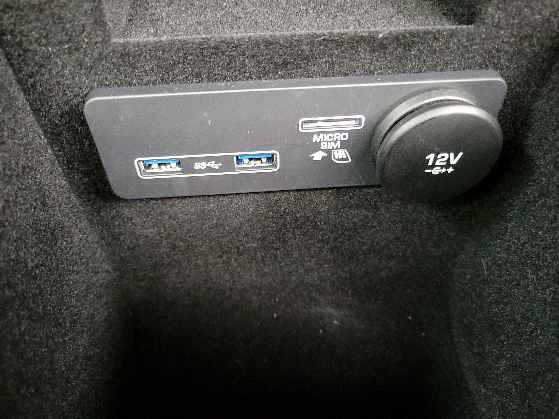 Thumbnail: 2019 Jaguar XE - 18