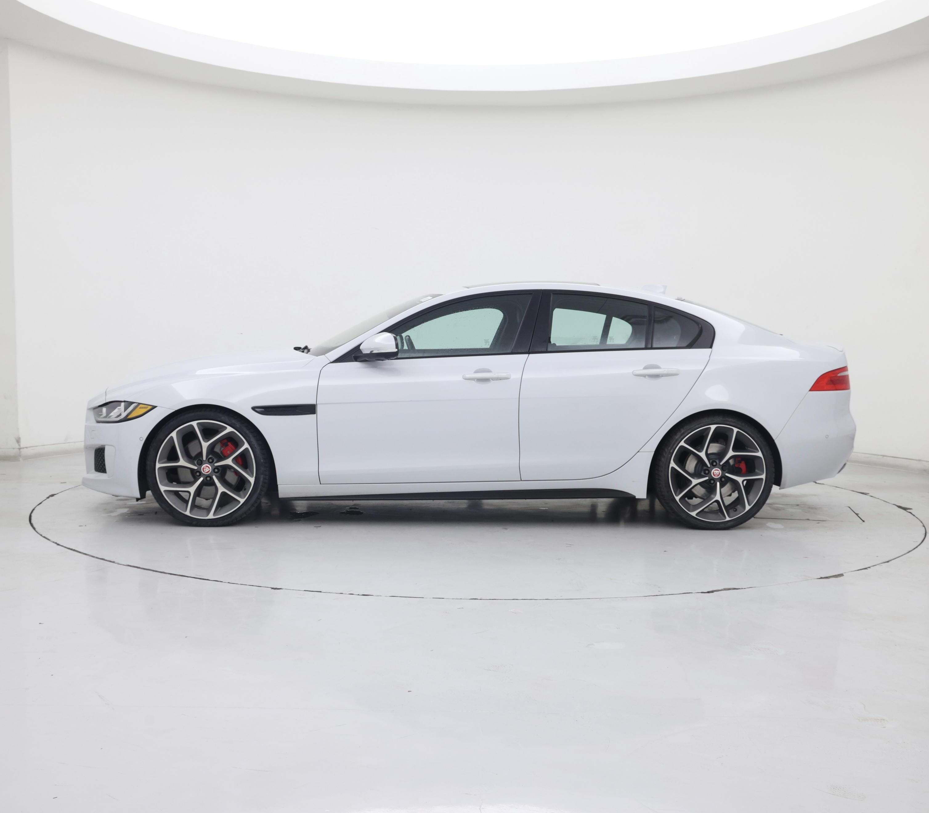 Thumbnail: 2019 Jaguar XE - 3