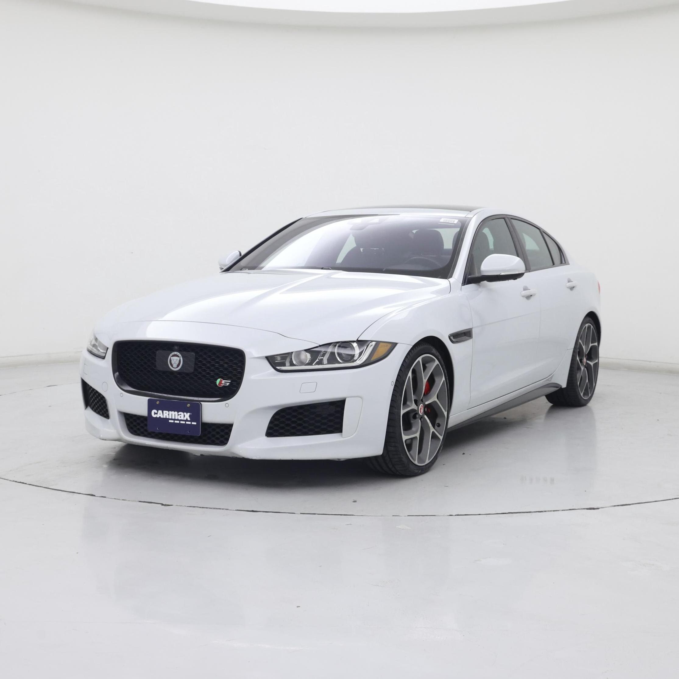 Thumbnail: 2019 Jaguar XE - 4