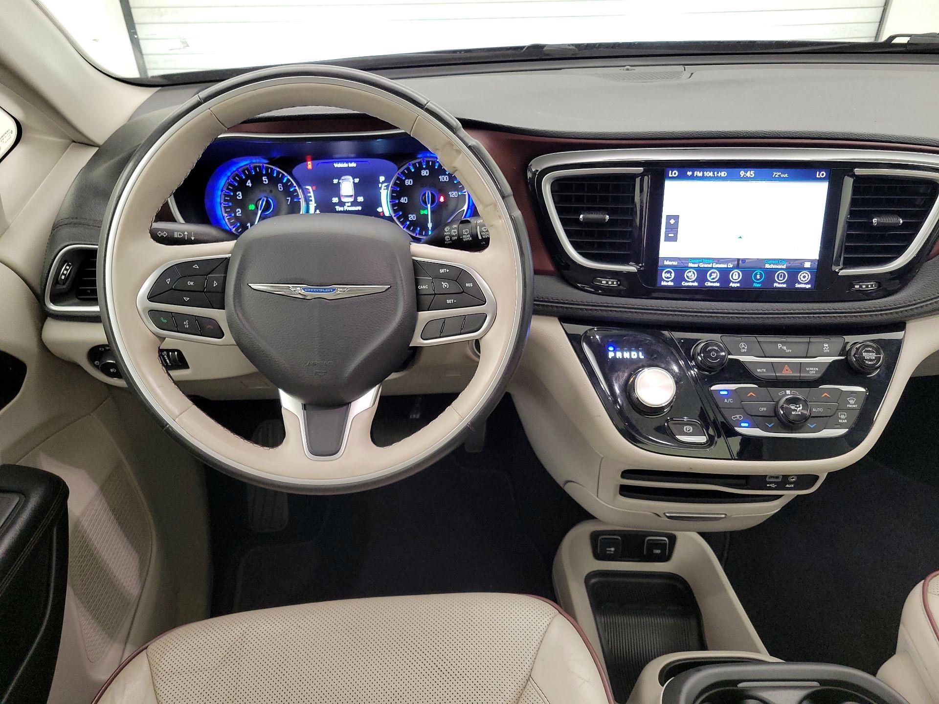 Thumbnail: 2020 Chrysler Pacifica - 10