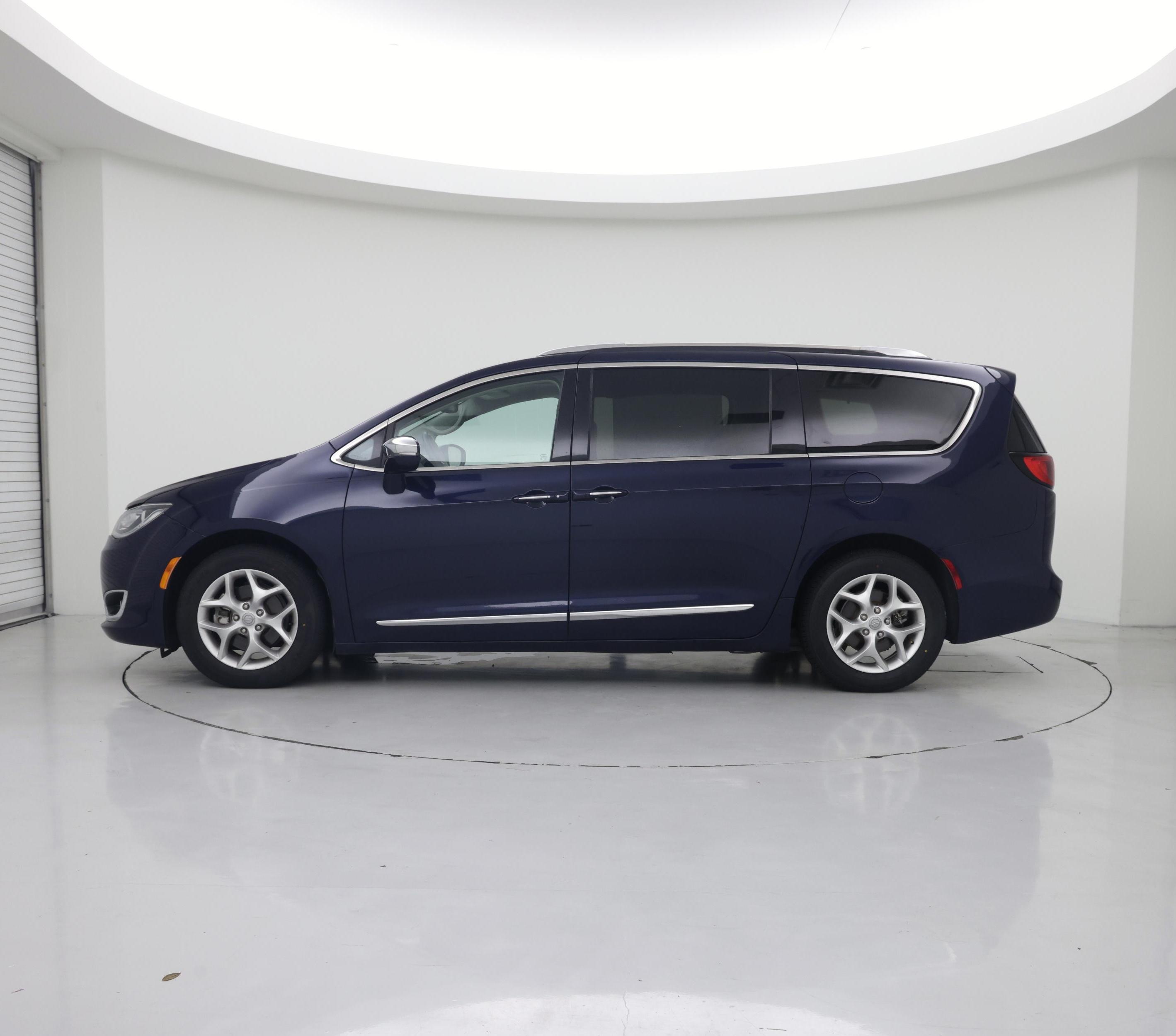 Thumbnail: 2020 Chrysler Pacifica - 3