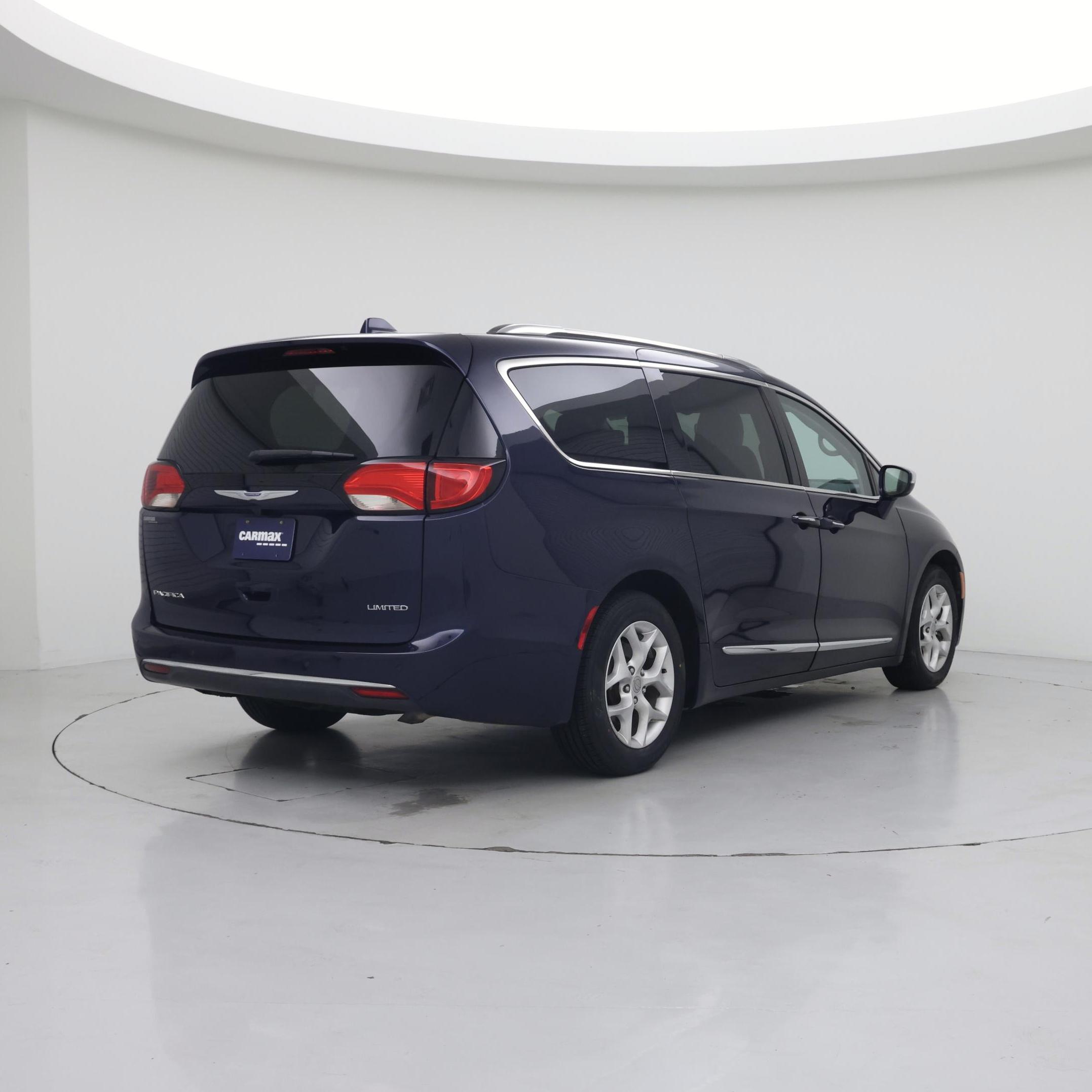 Thumbnail: 2020 Chrysler Pacifica - 8