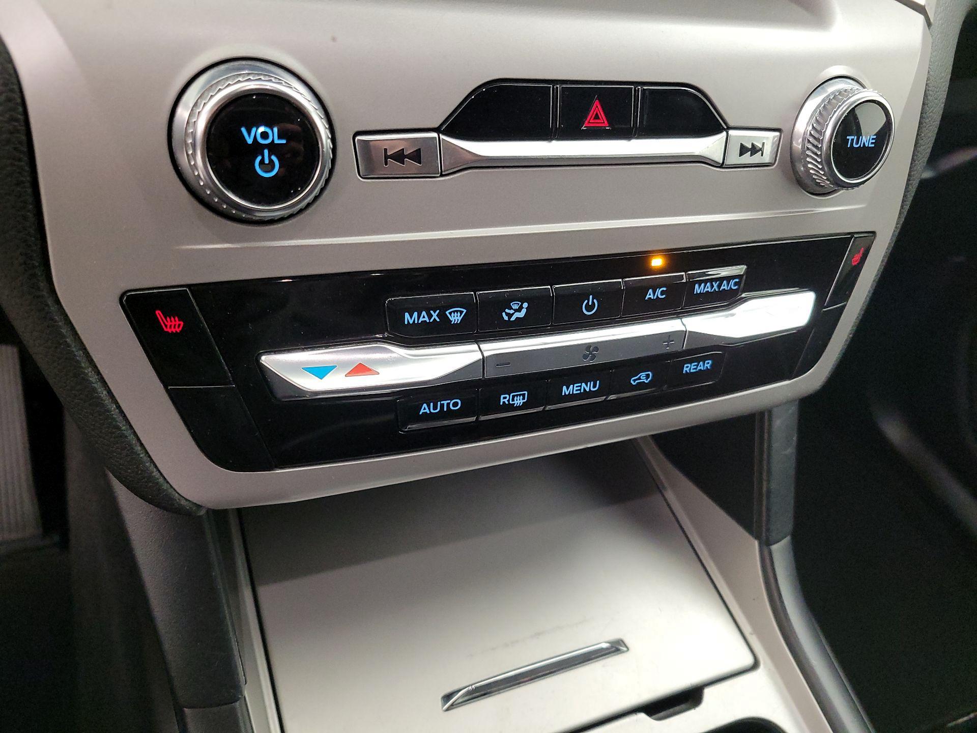 Thumbnail: 2022 Ford Explorer - 16