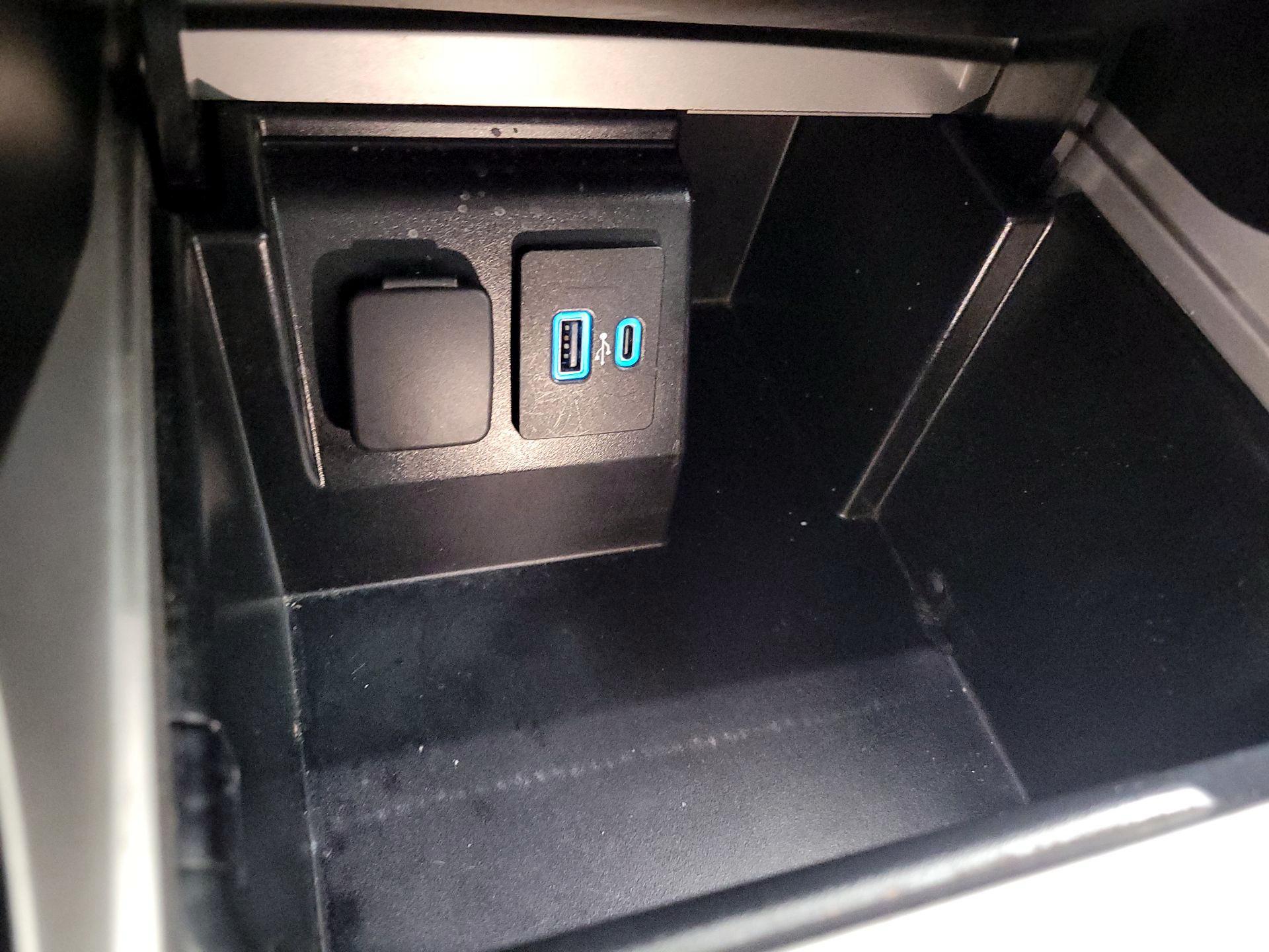 Thumbnail: 2022 Ford Explorer - 18