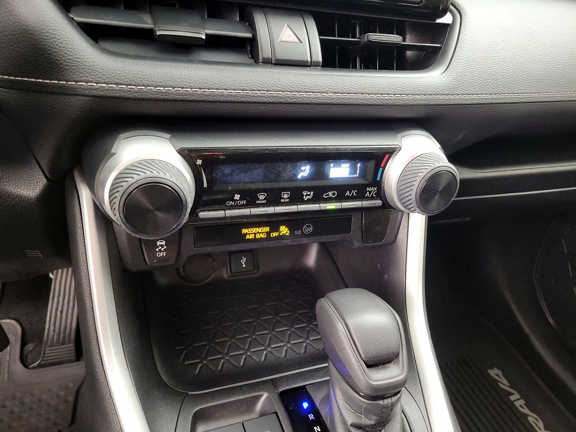 Thumbnail: 2021 Toyota RAV4 - 16