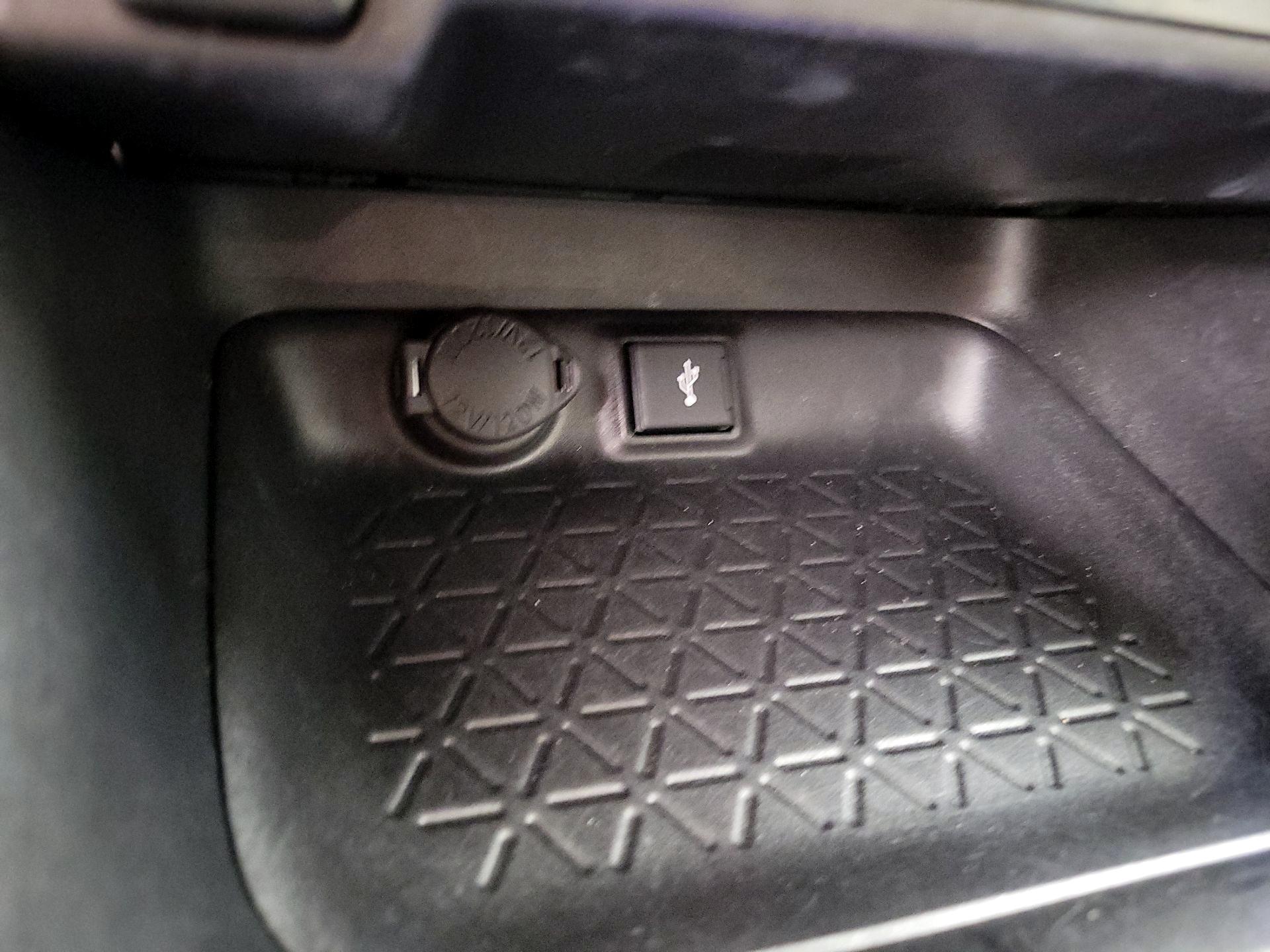 Thumbnail: 2021 Toyota RAV4 - 18