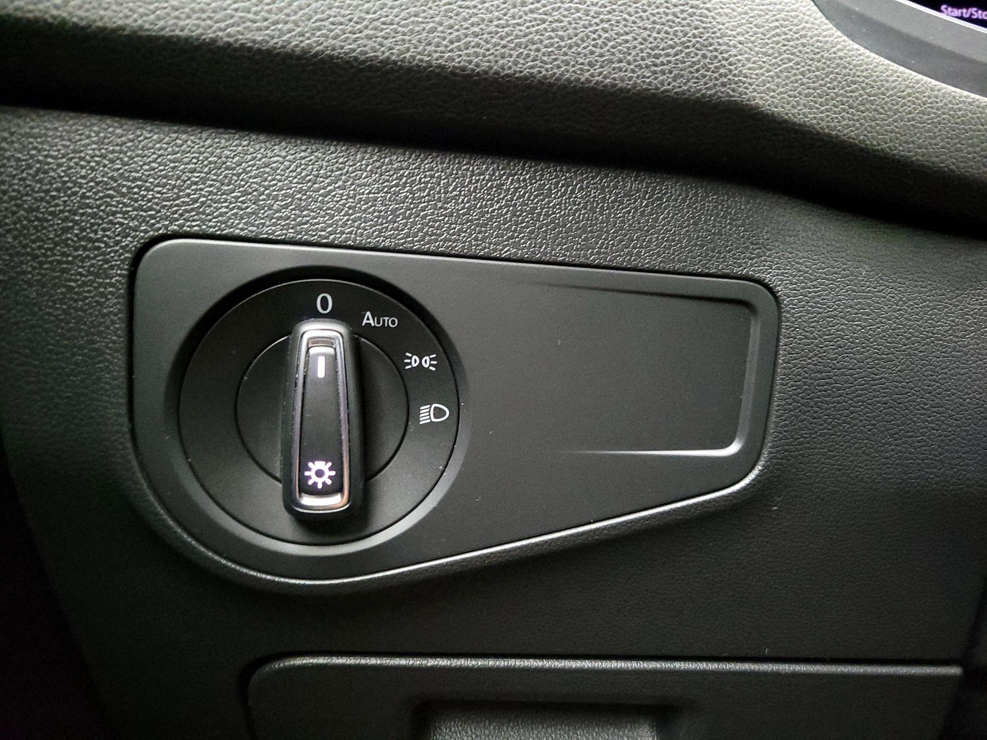 Thumbnail: 2022 Volkswagen Tiguan - 13