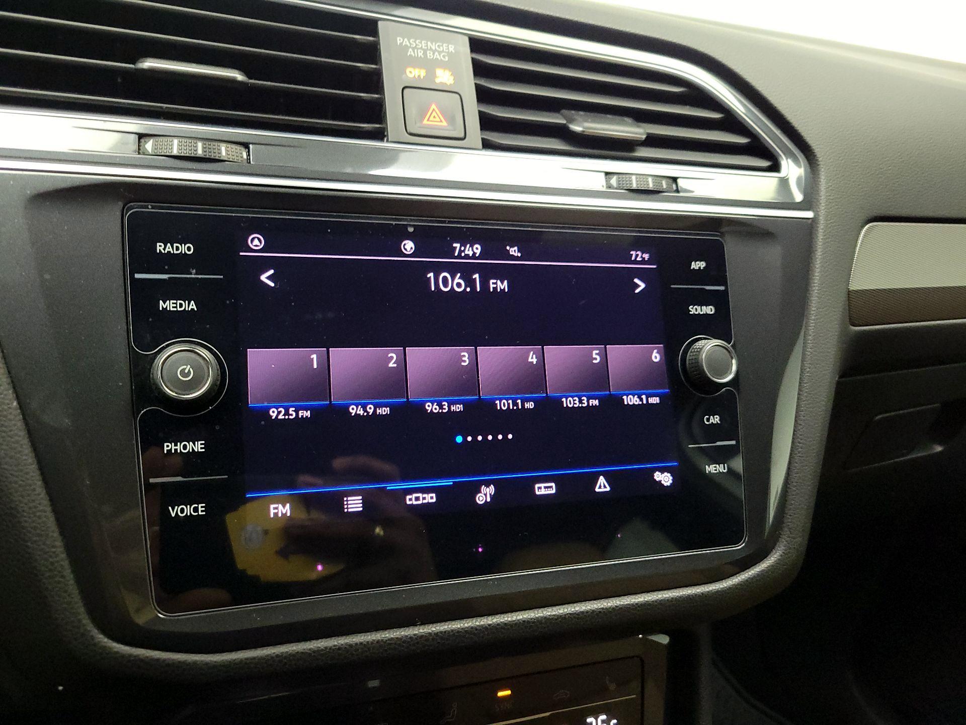 Thumbnail: 2022 Volkswagen Tiguan - 15