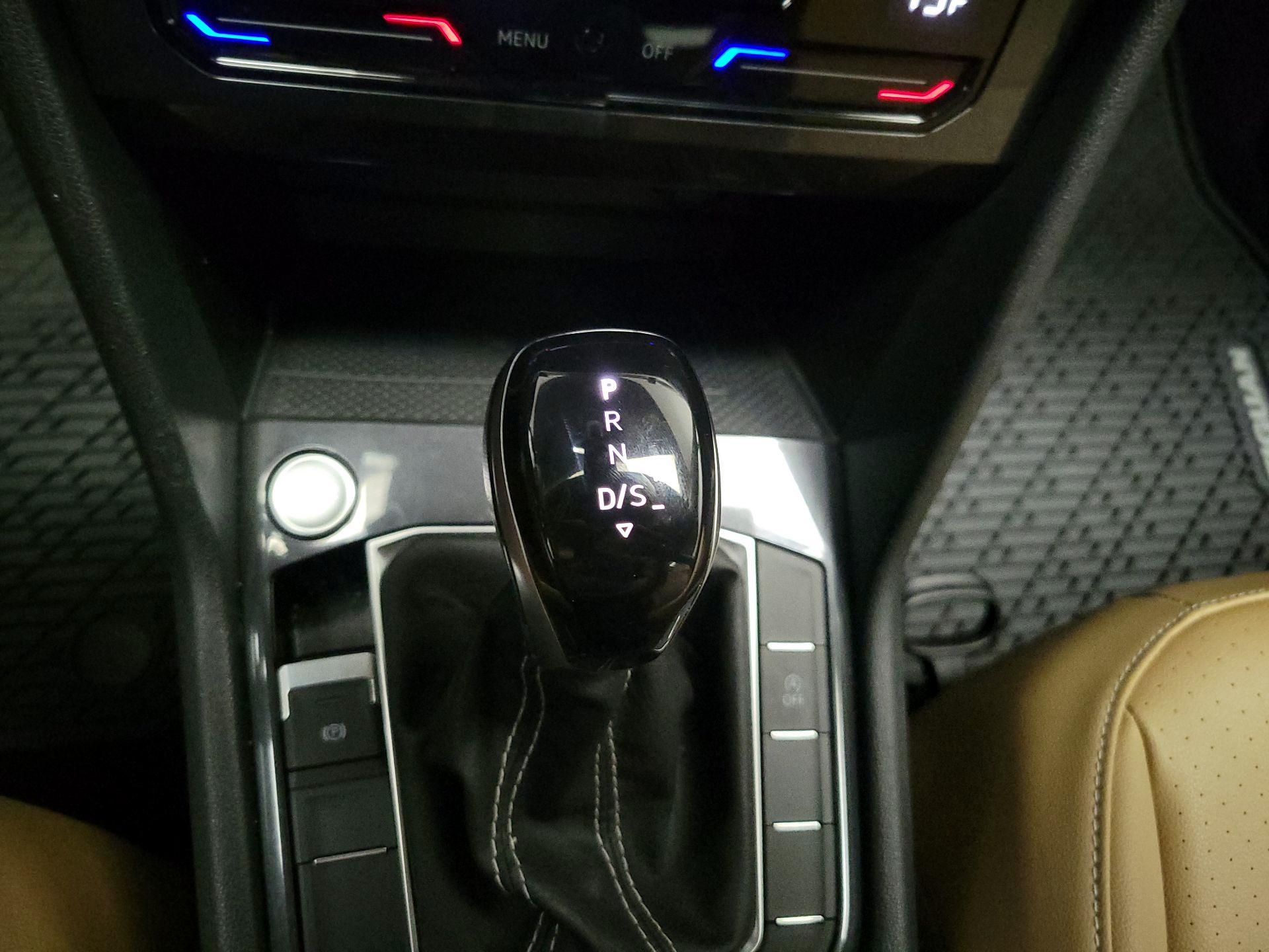 Thumbnail: 2022 Volkswagen Tiguan - 17