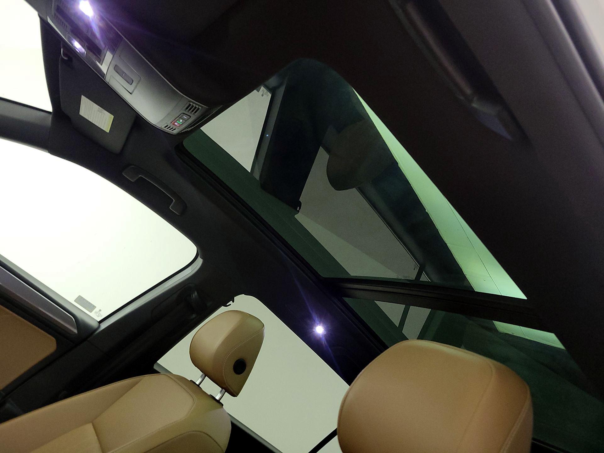 Thumbnail: 2022 Volkswagen Tiguan - 19