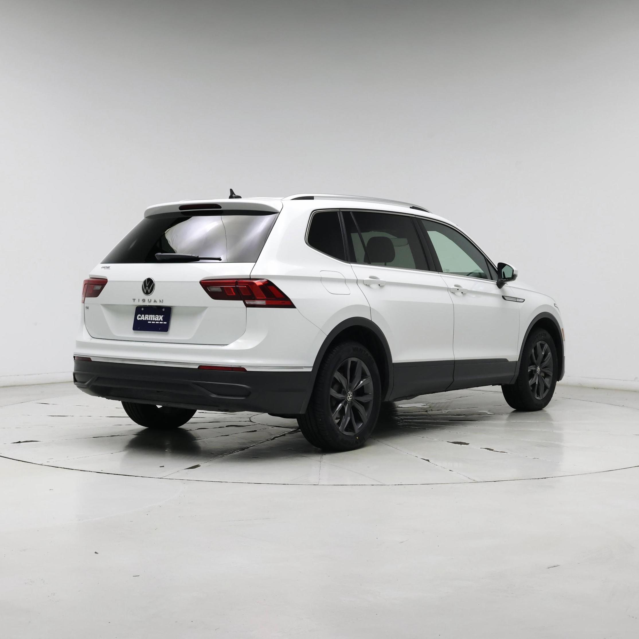 Thumbnail: 2022 Volkswagen Tiguan - 8