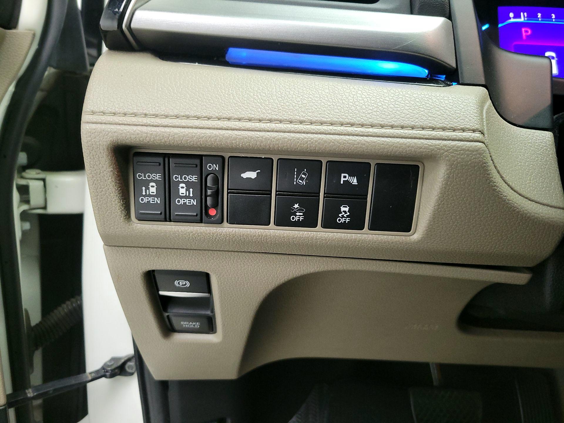 Thumbnail: 2019 Honda Odyssey - 13