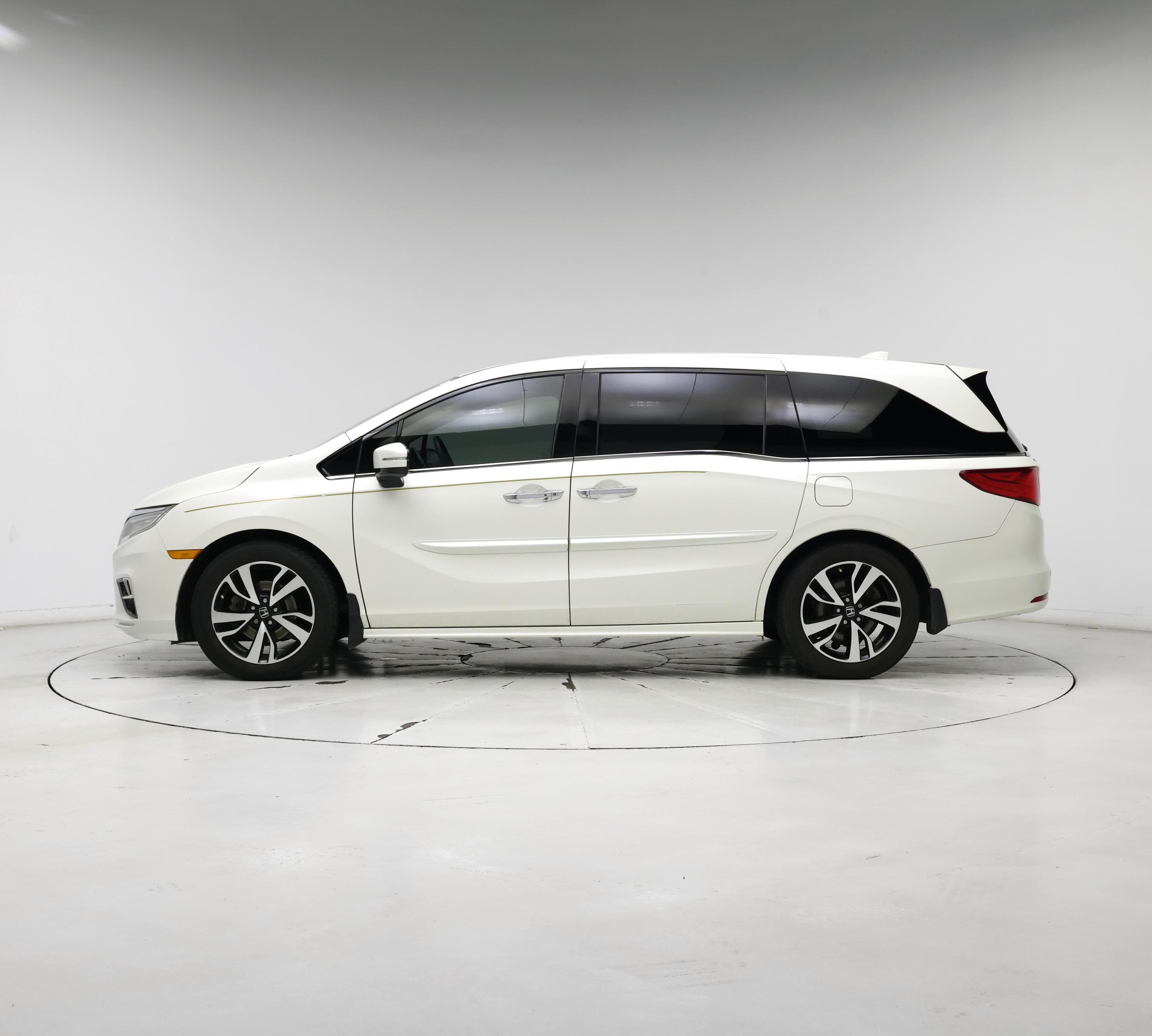 Thumbnail: 2019 Honda Odyssey - 3