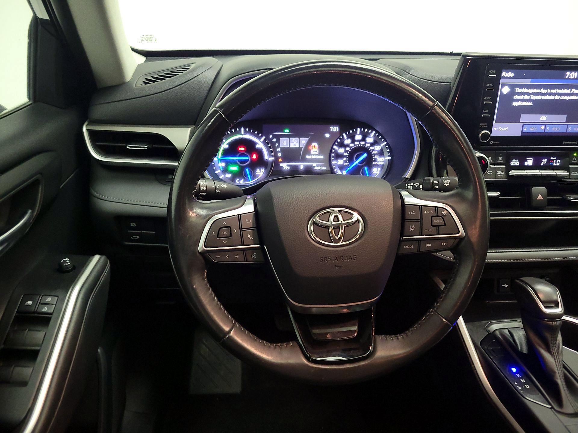 Thumbnail: 2021 Toyota Highlander - 10