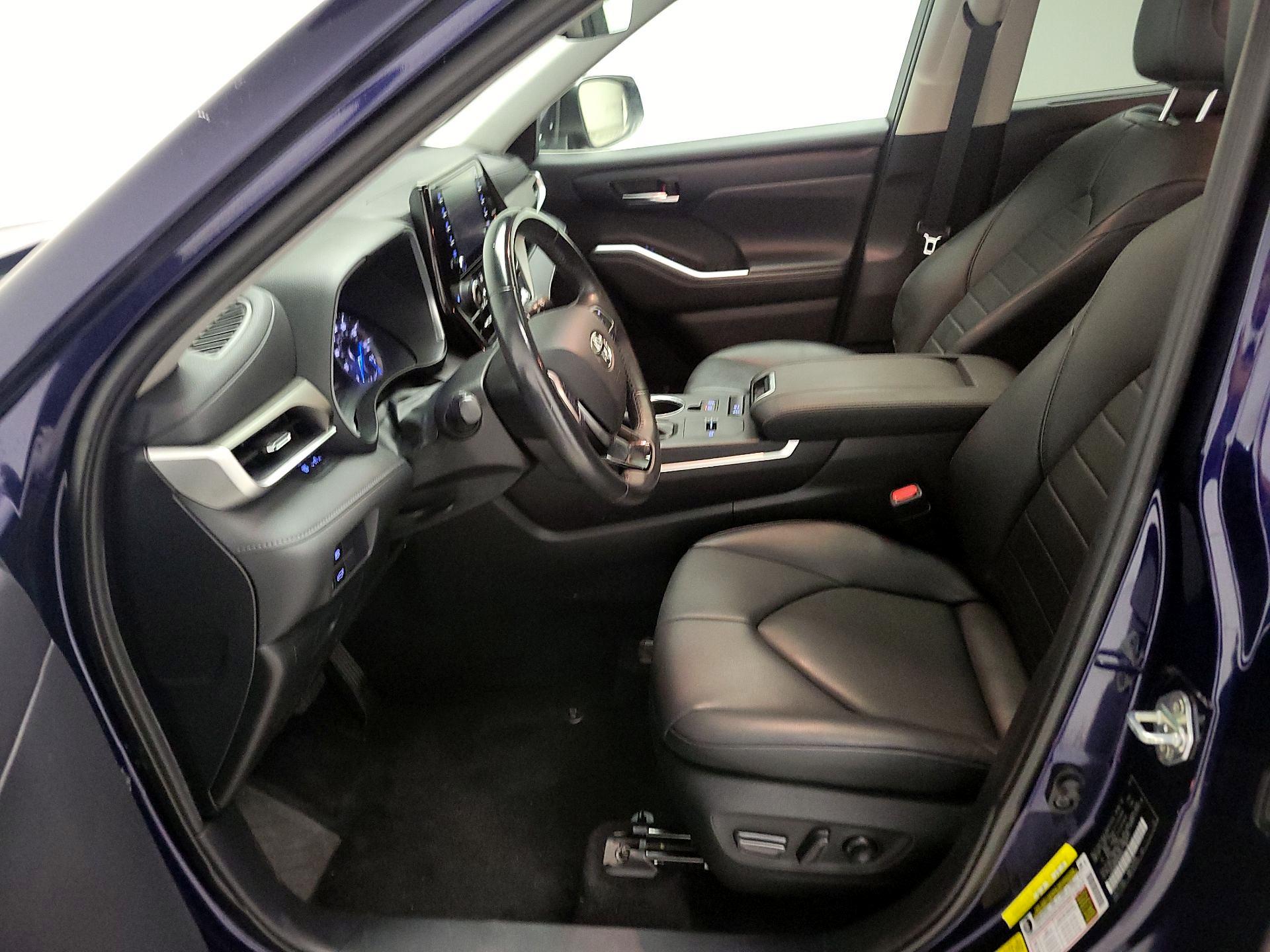 Thumbnail: 2021 Toyota Highlander - 11