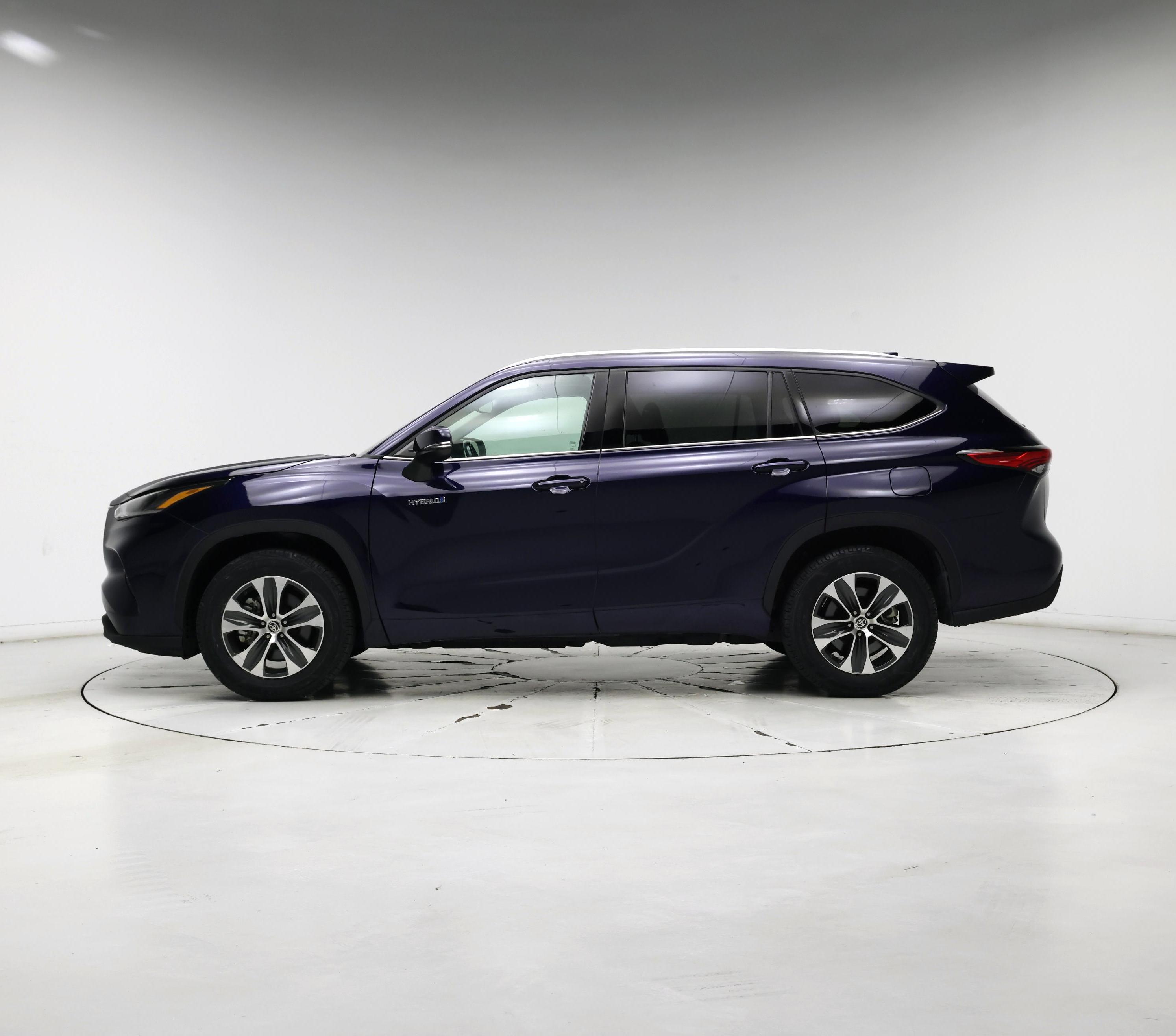 Thumbnail: 2021 Toyota Highlander - 3