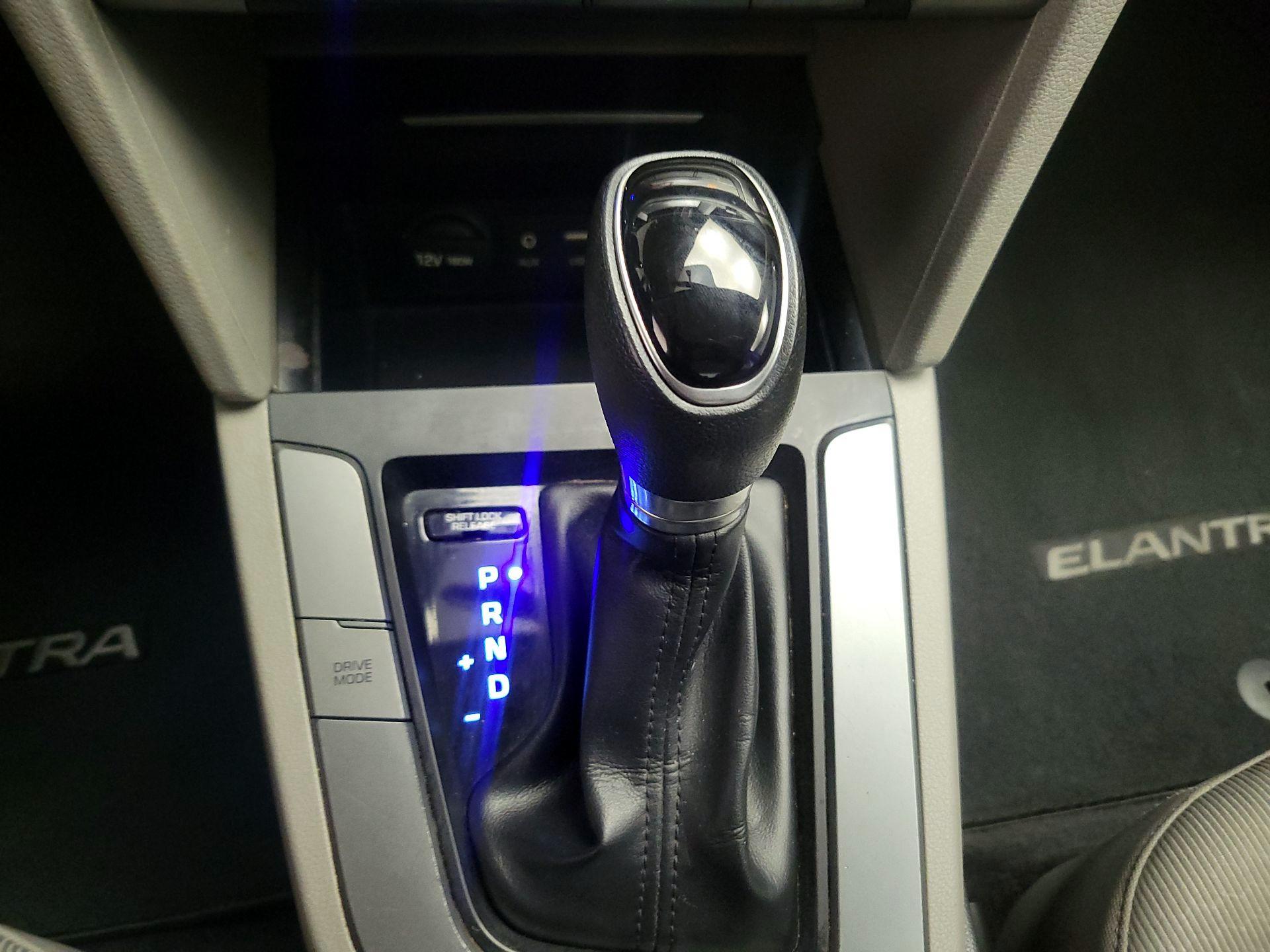 Thumbnail: 2017 Hyundai Elantra - 17
