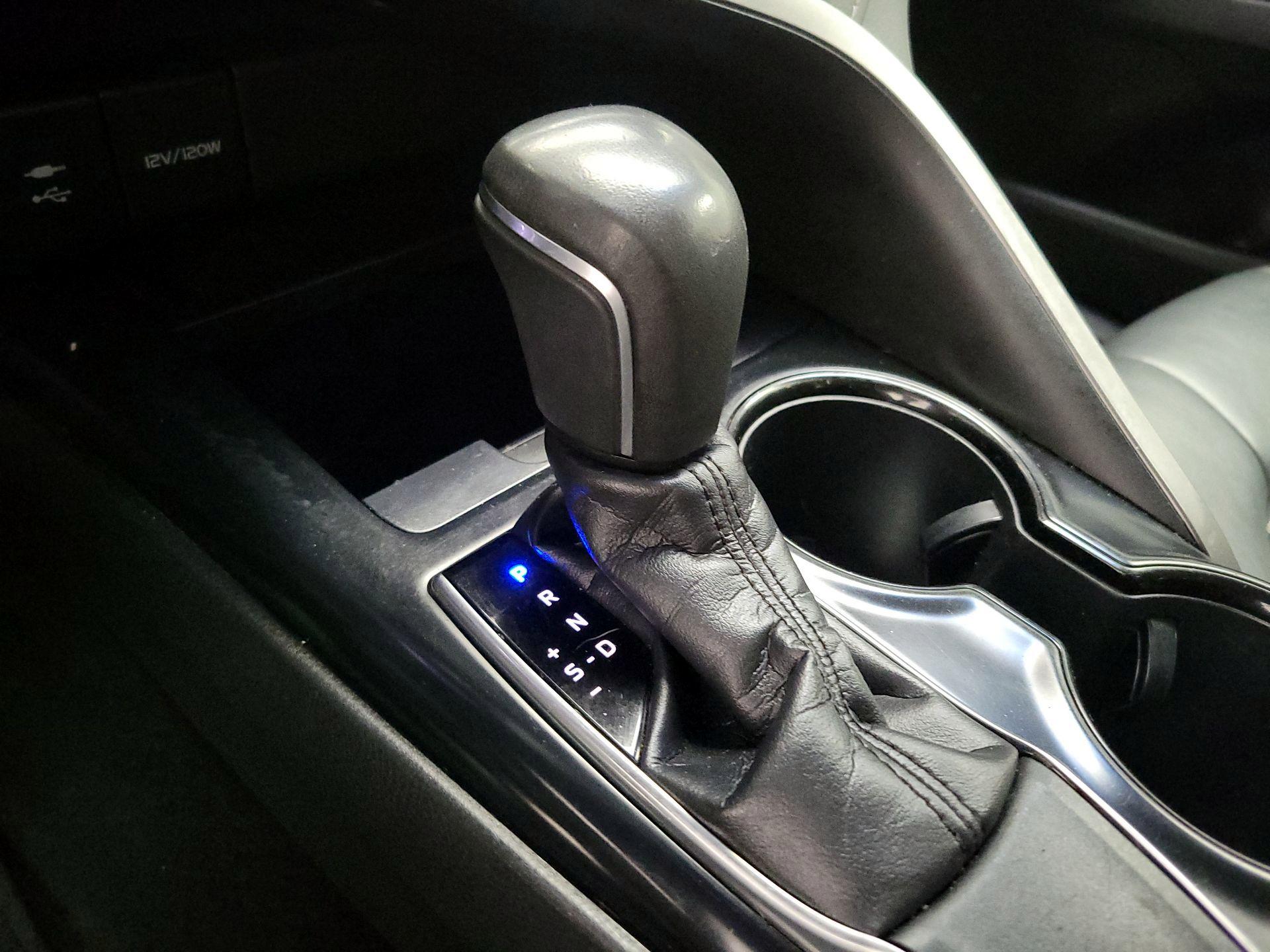 Thumbnail: 2018 Toyota Camry - 17