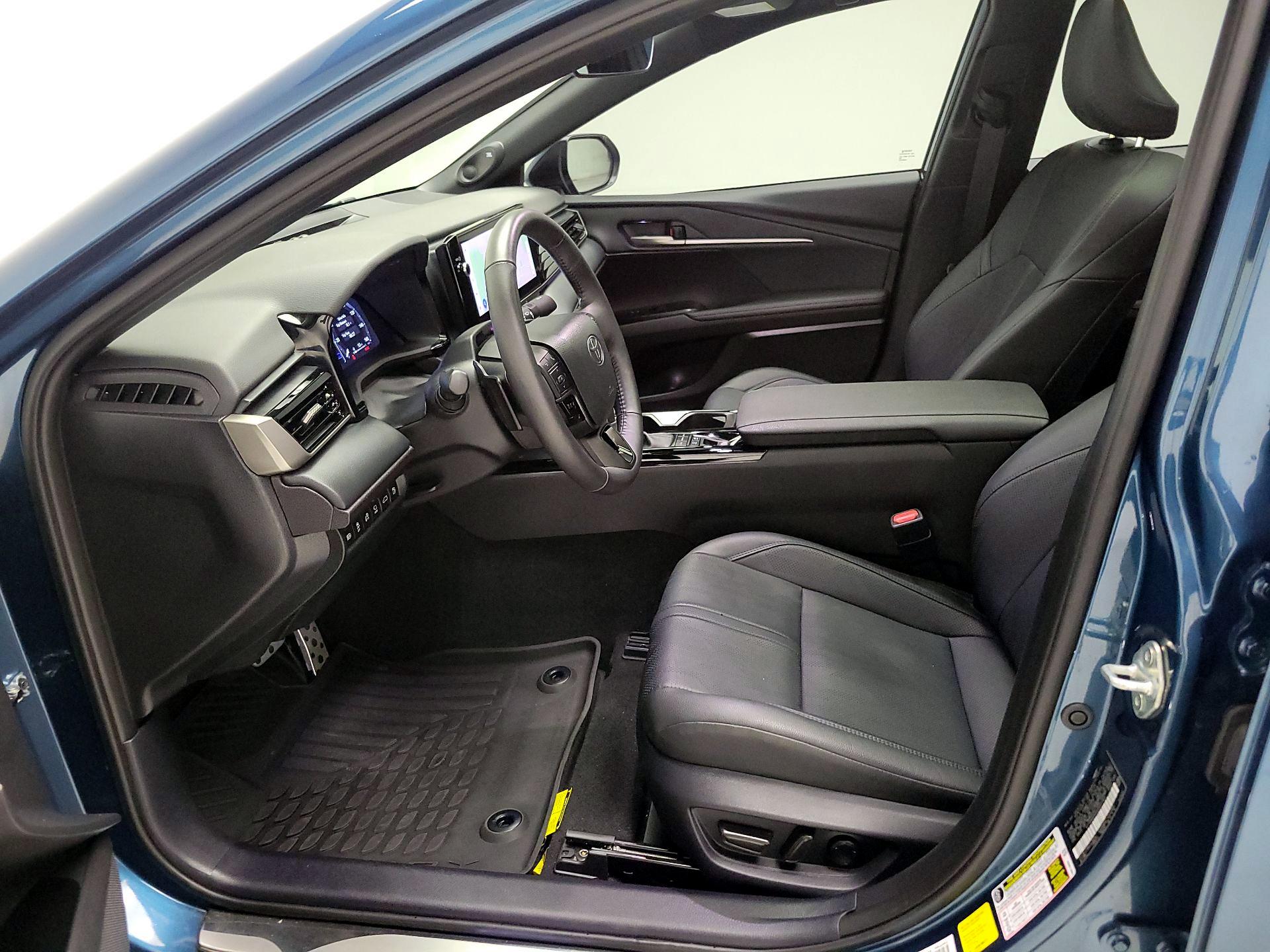 Thumbnail: 2025 Toyota Camry - 11