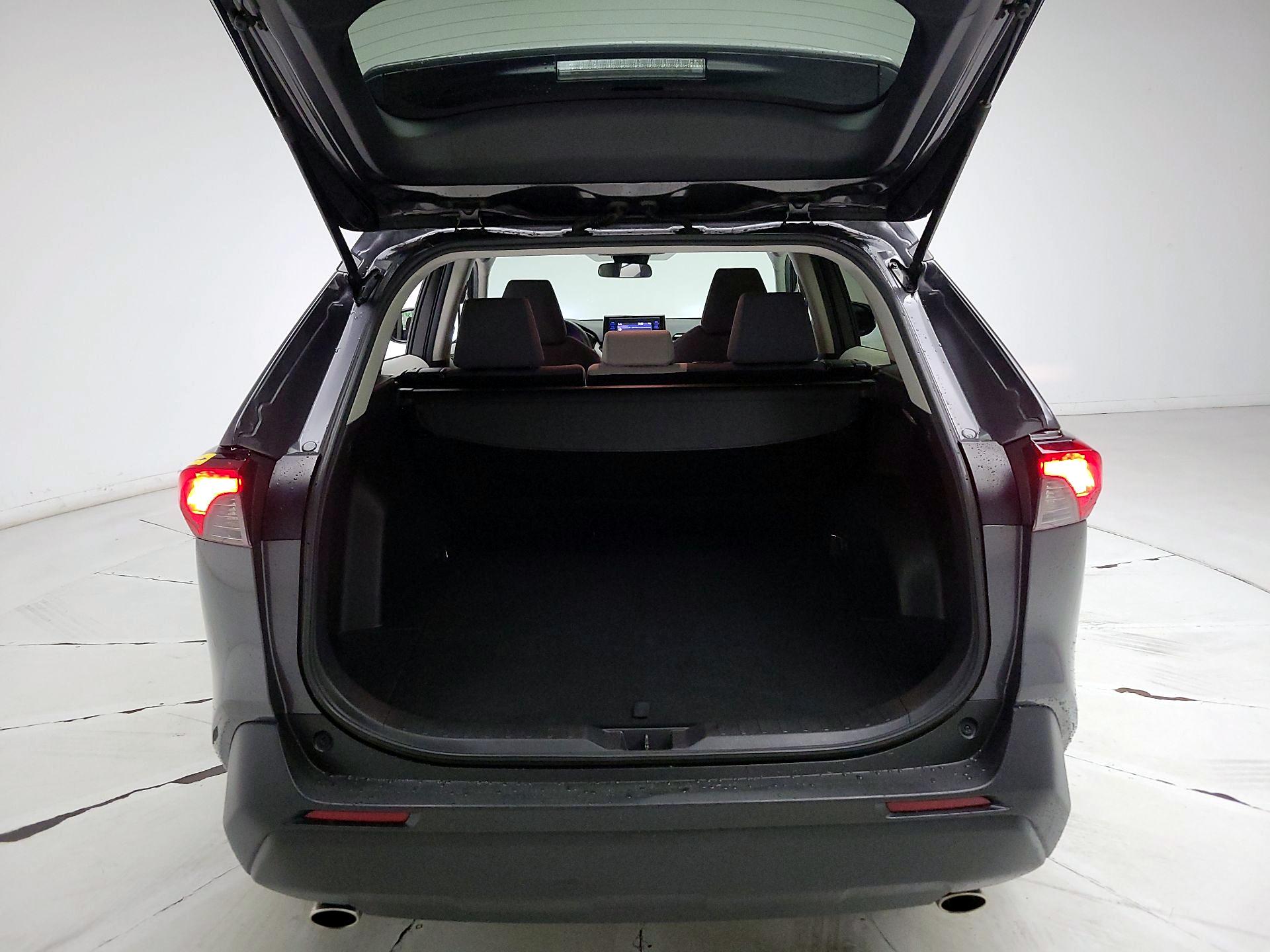 Thumbnail: 2020 Toyota RAV4 - 19