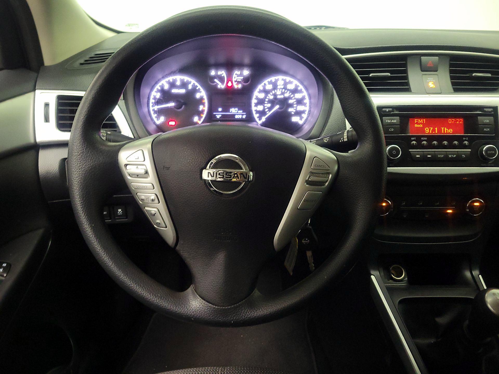 Thumbnail: 2017 Nissan Sentra - 10