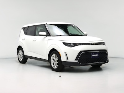 White 2023 Kia Soul LX