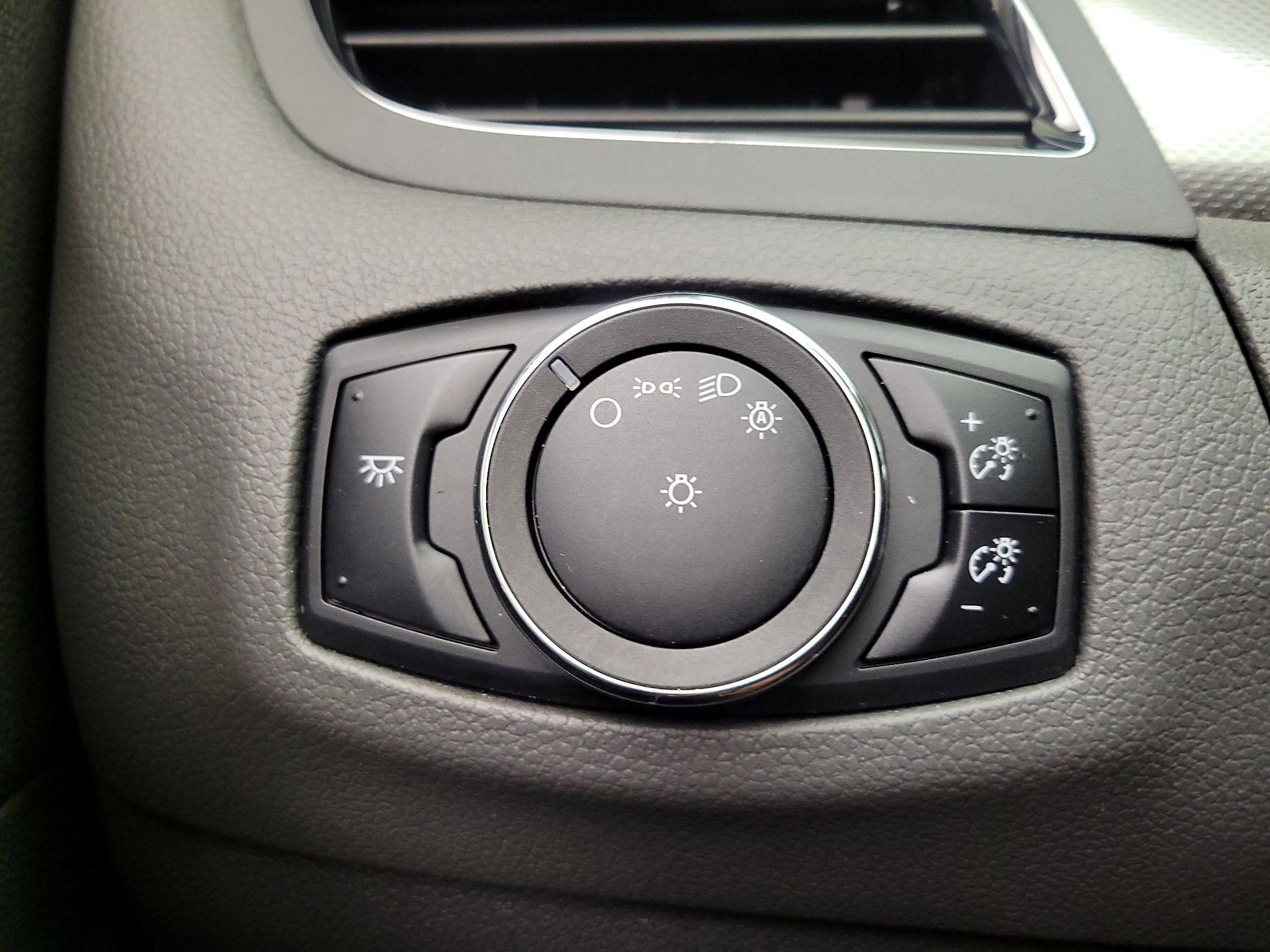 Thumbnail: 2014 Ford Edge - 13