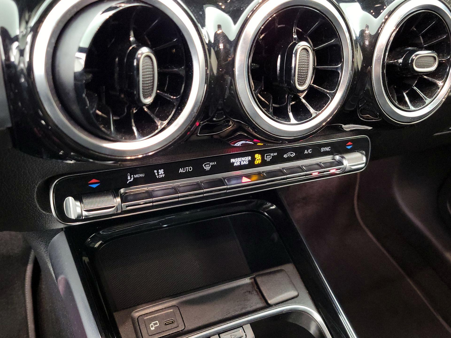 Thumbnail: 2021 Mercedes-Benz GLB - 16