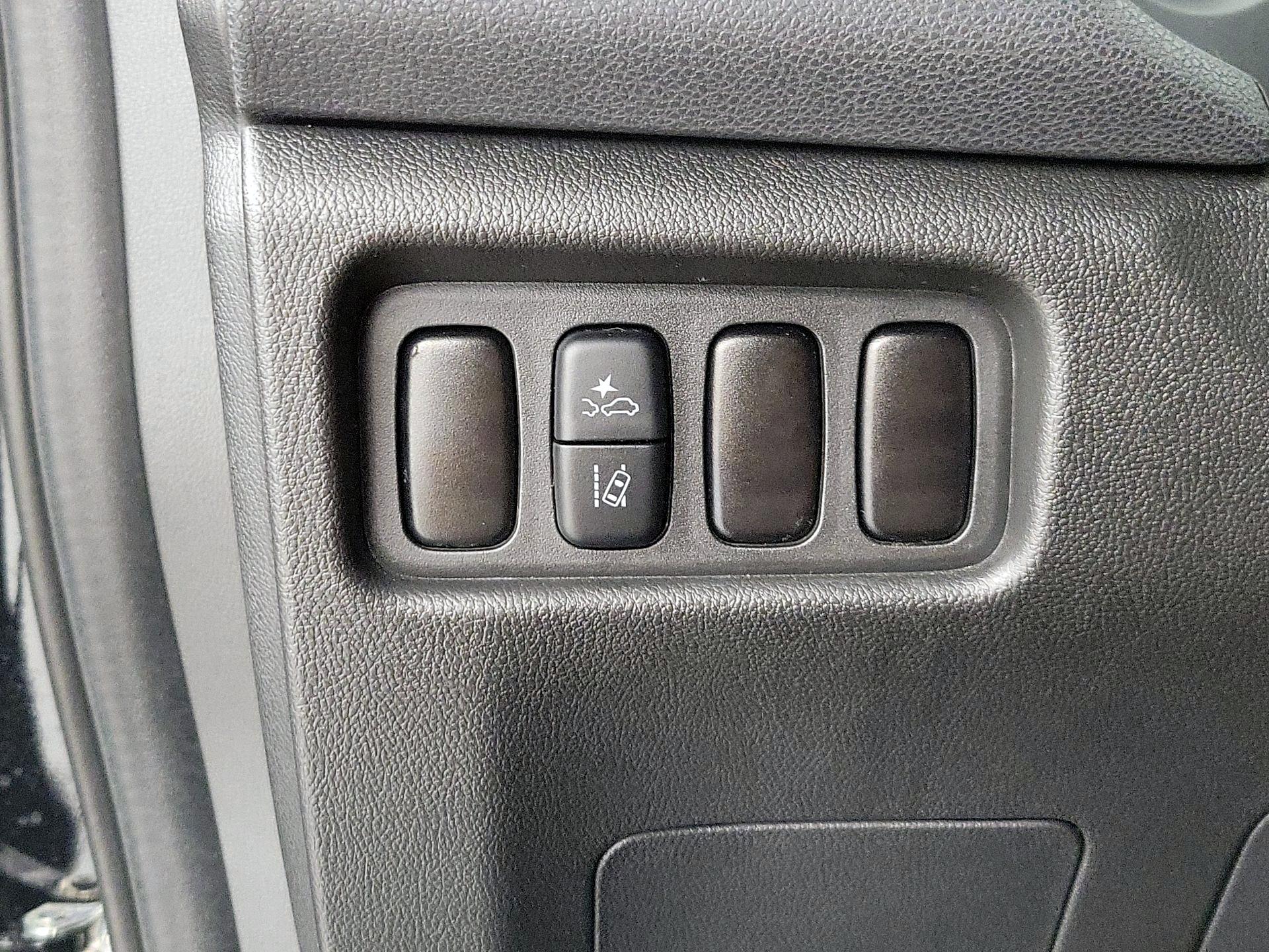Thumbnail: 2023 Mitsubishi Outlander Sport - 13