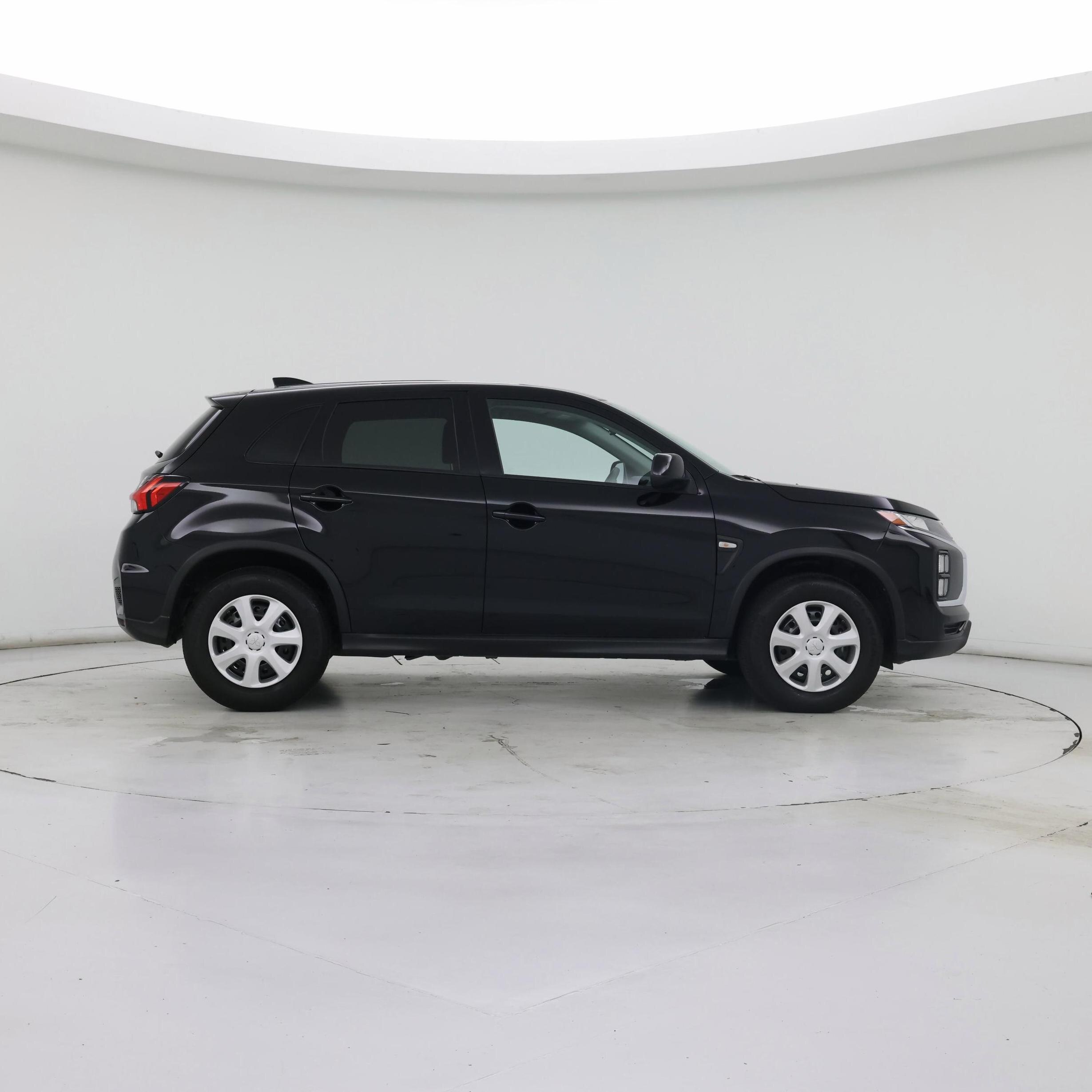 Thumbnail: 2023 Mitsubishi Outlander Sport - 7