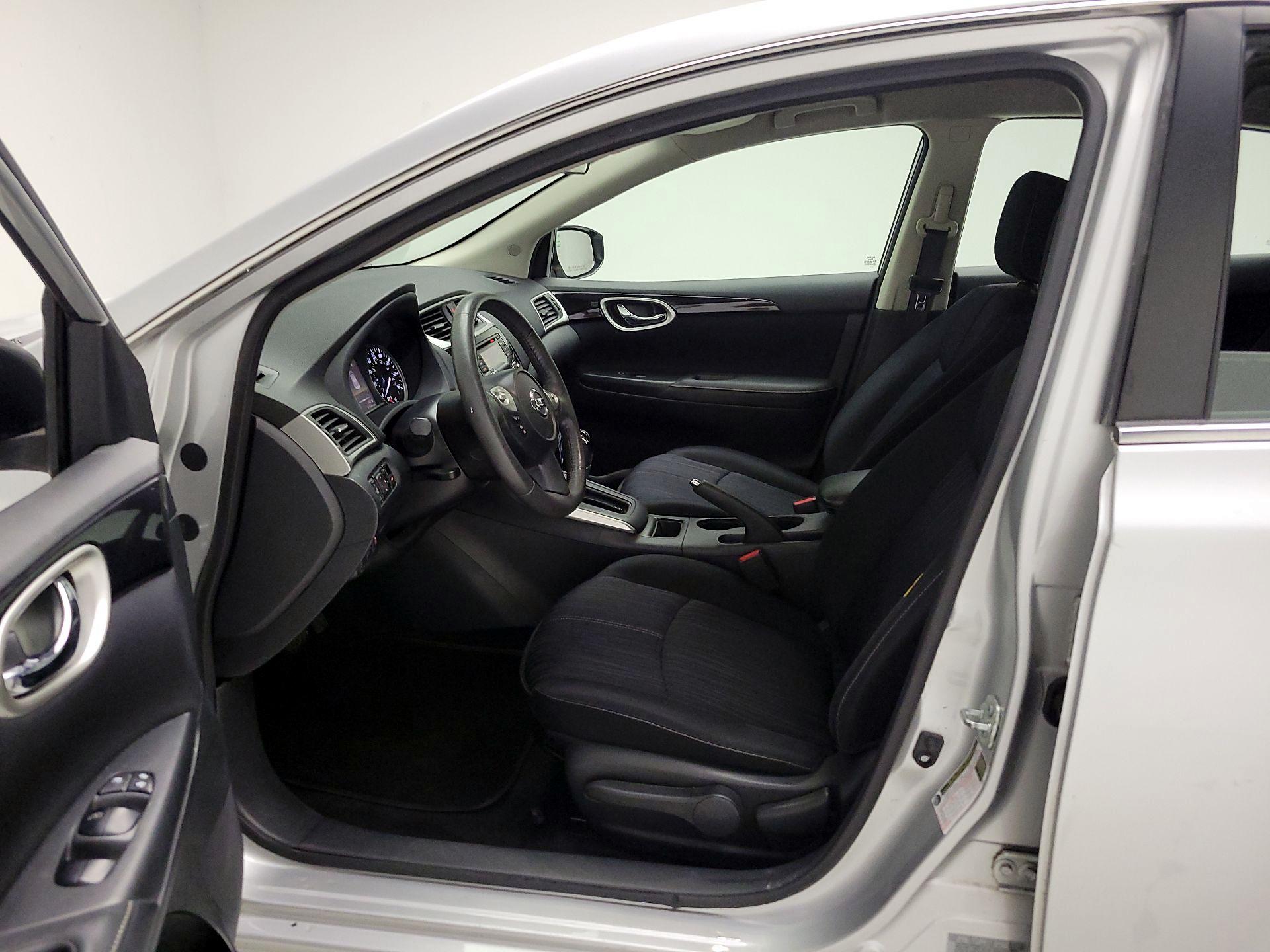 Thumbnail: 2016 Nissan Sentra - 11