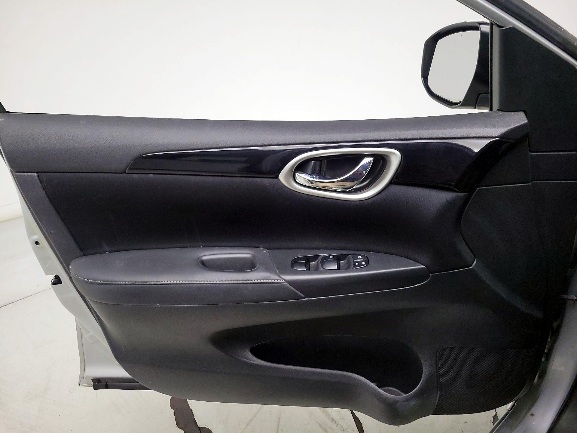 Thumbnail: 2016 Nissan Sentra - 12