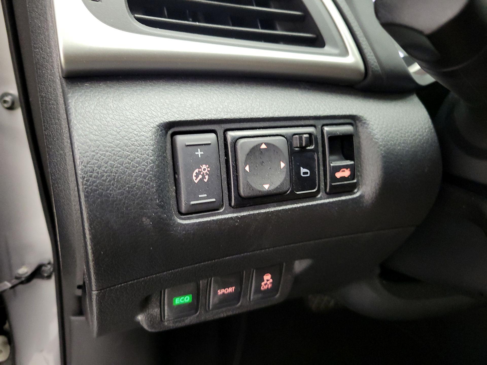 Thumbnail: 2016 Nissan Sentra - 13