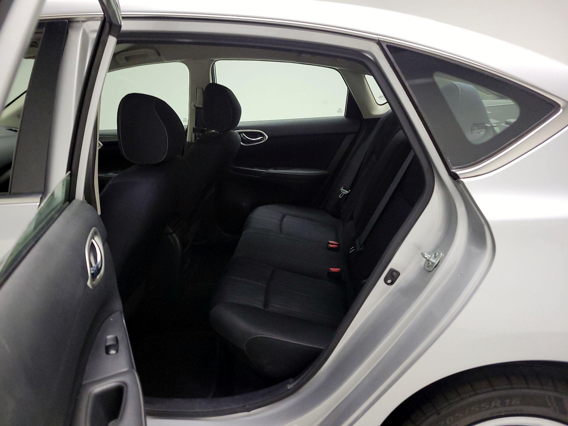 Thumbnail: 2016 Nissan Sentra - 18