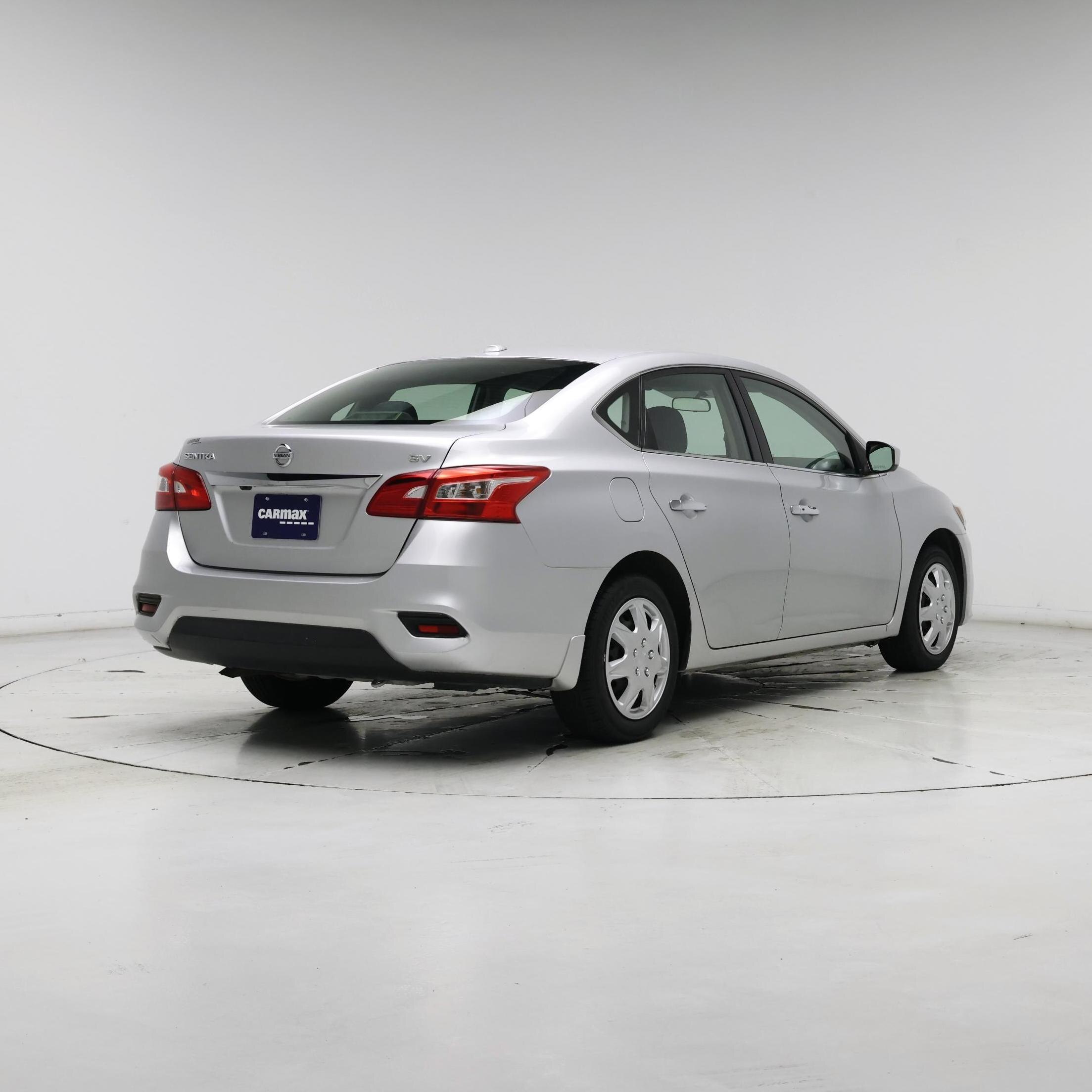 Thumbnail: 2016 Nissan Sentra - 8