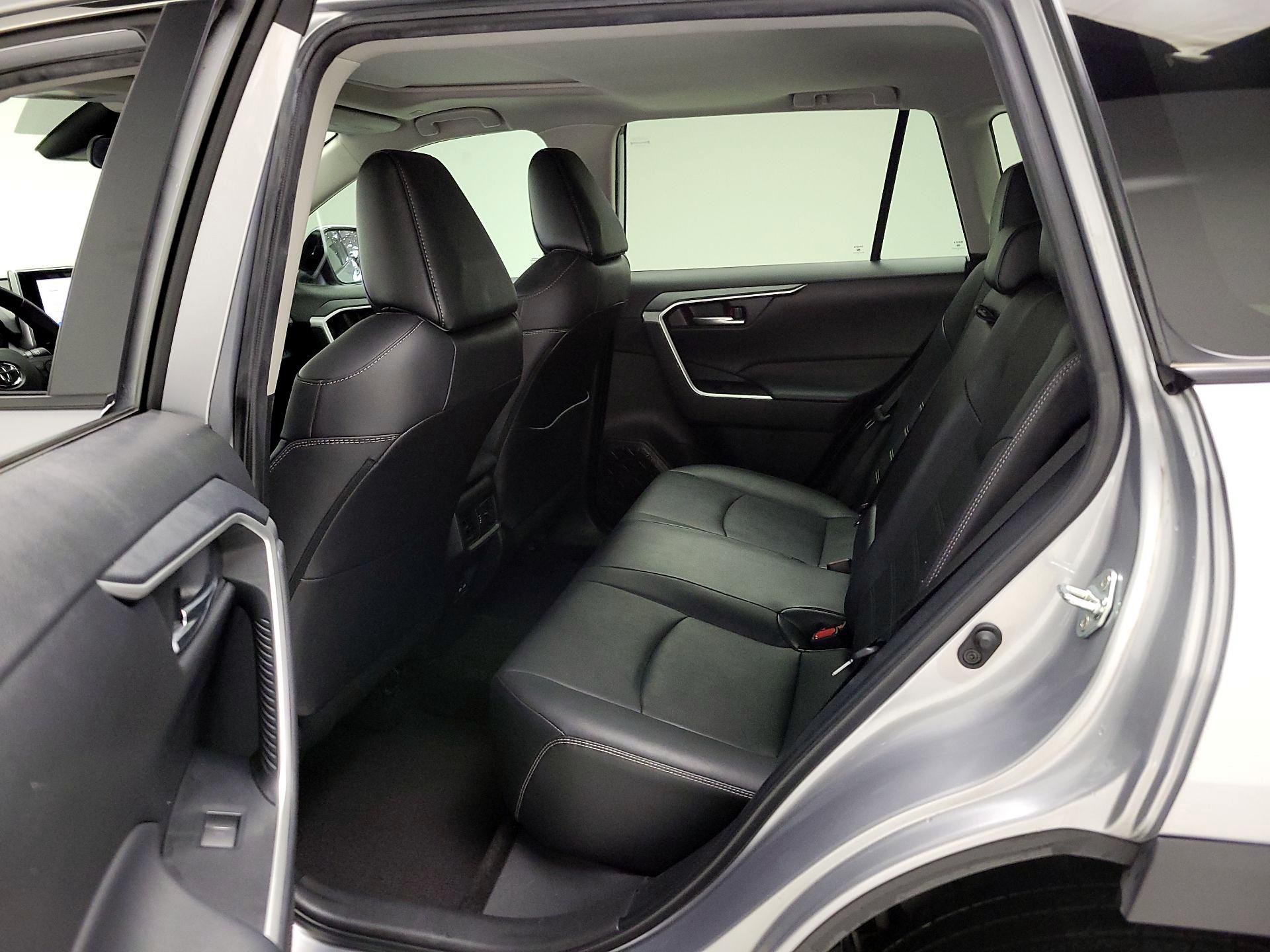 Thumbnail: 2023 Toyota RAV4 - 20