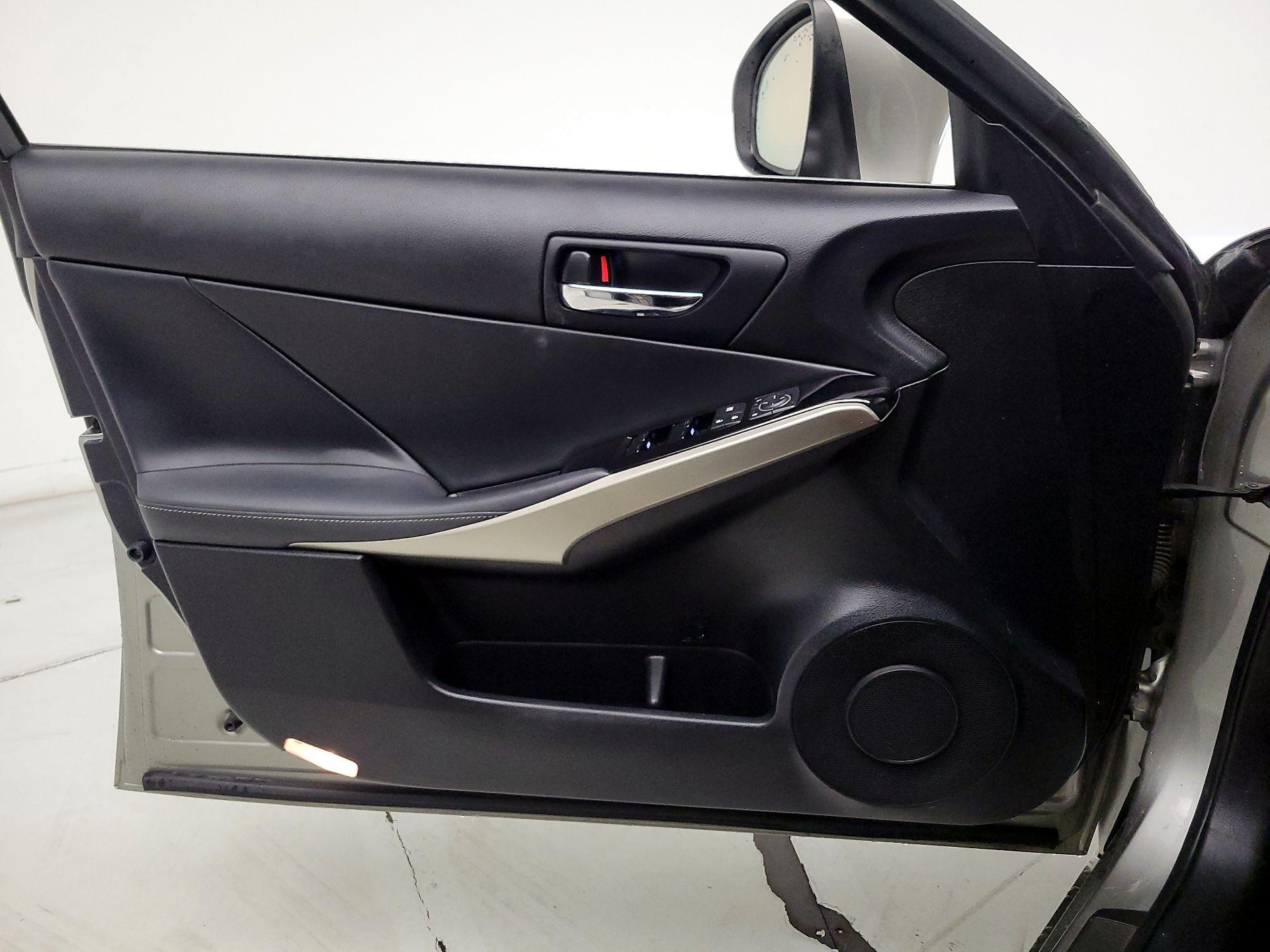 Thumbnail: 2015 Lexus IS - 12