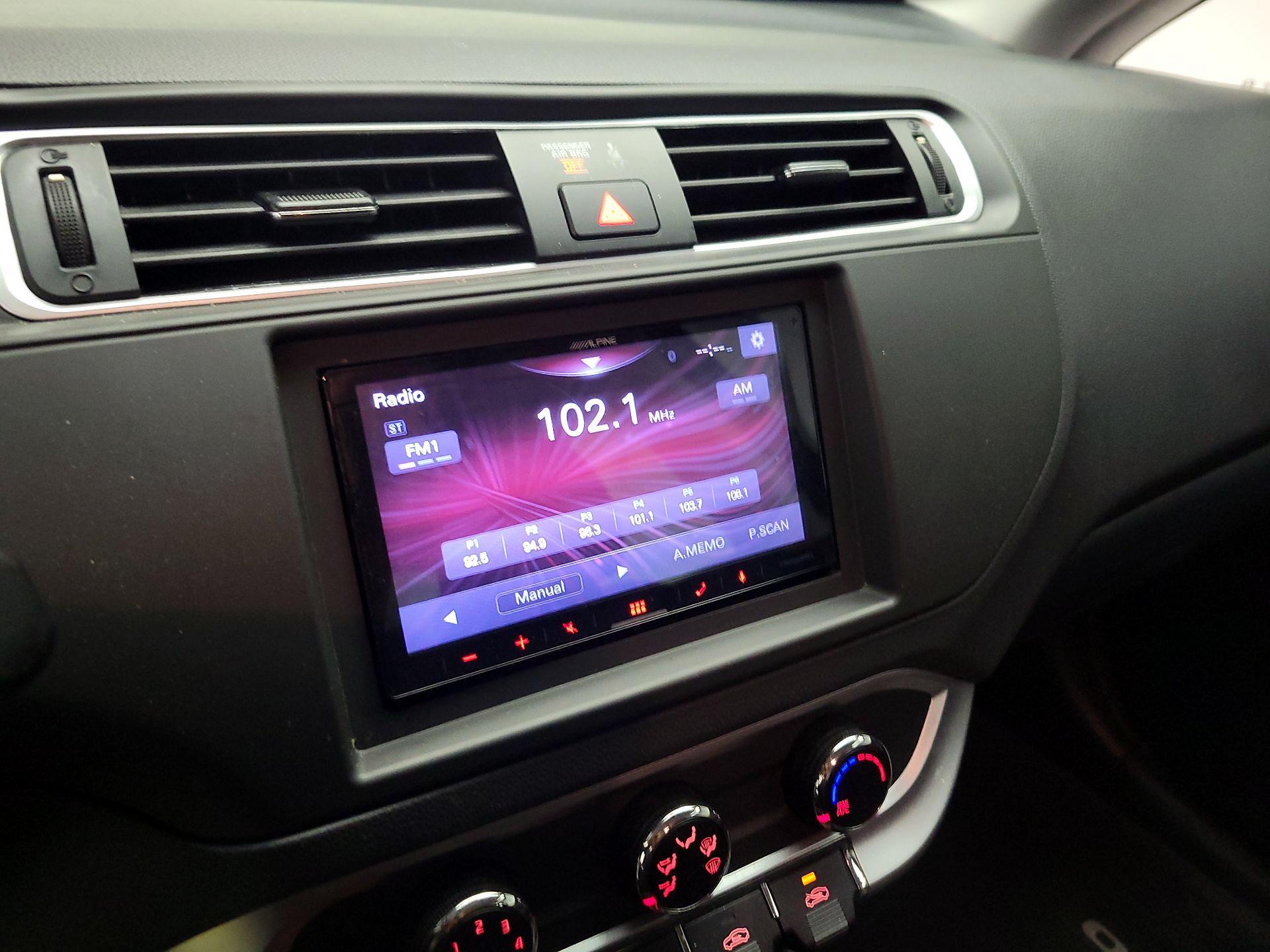 Thumbnail: 2017 Kia Rio - 15