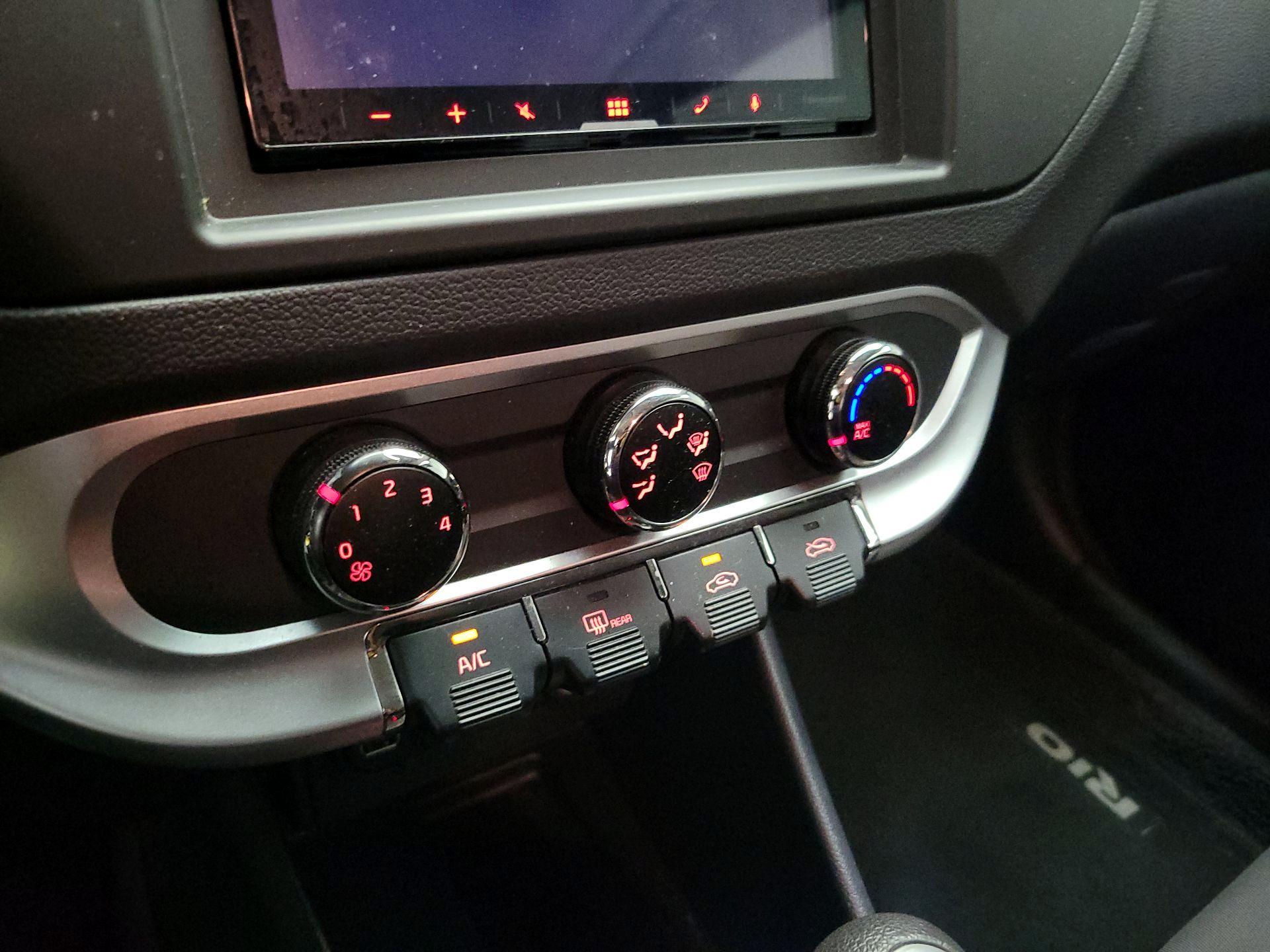 Thumbnail: 2017 Kia Rio - 16