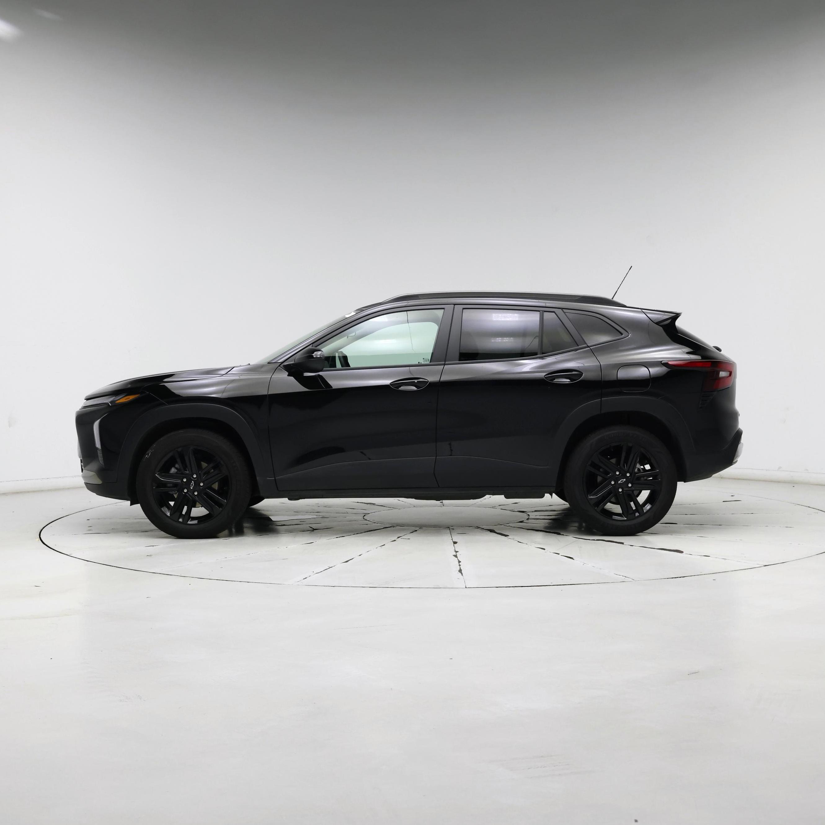 Thumbnail: 2025 Chevrolet Trax - 3